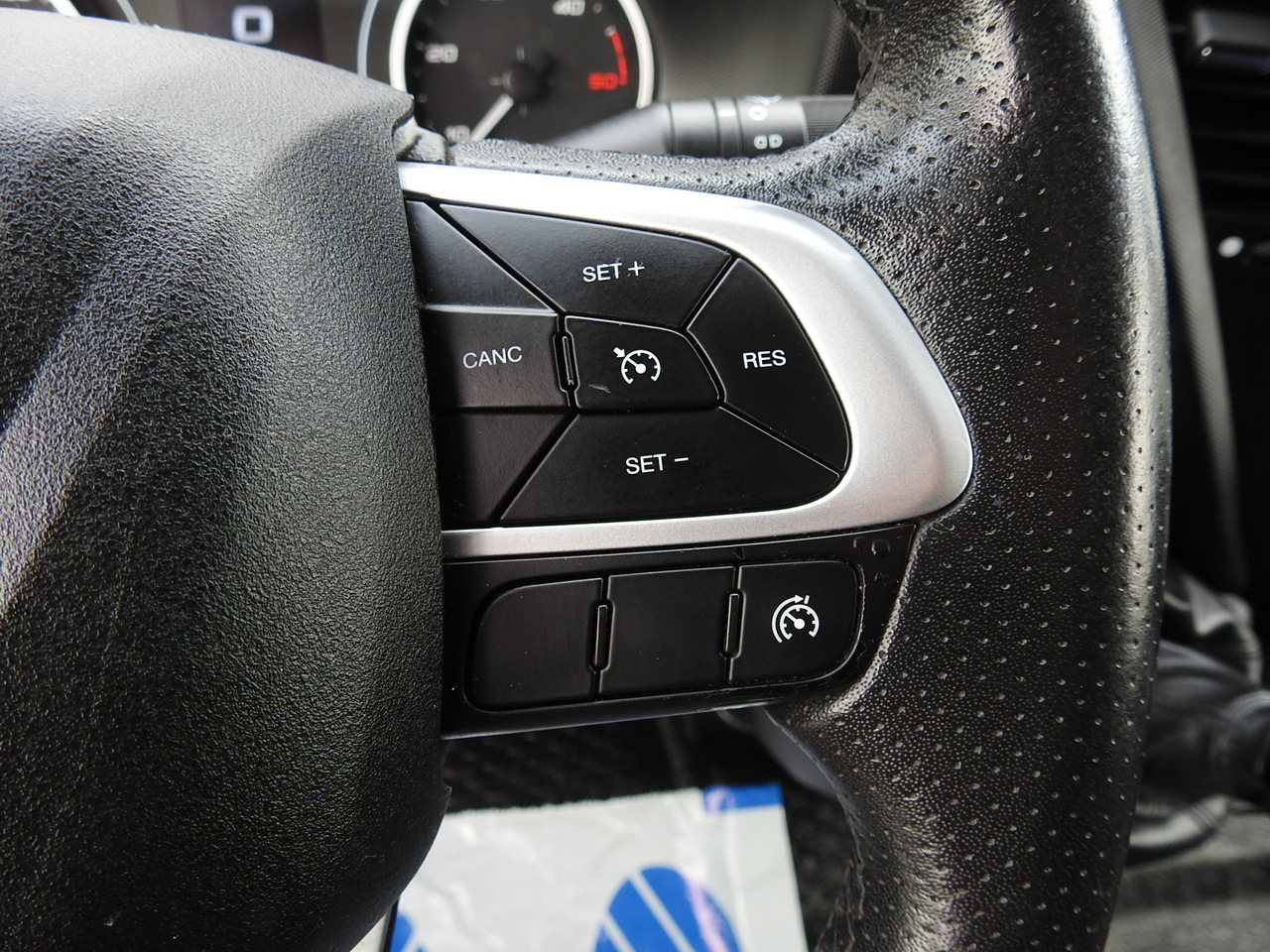 Lizing IVECO DAILY 35S18 TARPAULIN 10 PALLETS WEBASTO CRUISE CONTROL AIR CONDITIONING 180HP IVECO DAILY 35S18 TARPAULIN 10 PALLETS WEBASTO CRUISE CONTROL AIR CONDITIONING 180HP: slika 34 Lizing IVECO DAILY 35S18 TARPAULIN 10 PALLETS WEBASTO CRUISE CONTROL AIR CONDITIONING 180HP IVECO DAILY 35S18 TARPAULIN 10 PALLETS WEBASTO CRUISE CONTROL AIR CONDITIONING 180HP: slika 34