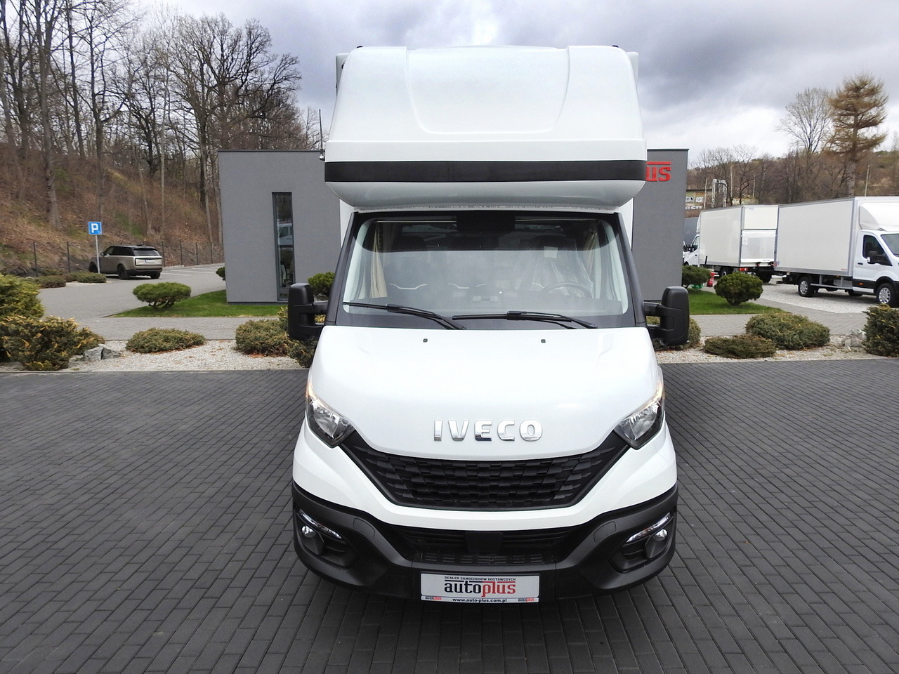 IVECO DAILY 35S18 TARPAULIN 10 PALLETS WEBASTO CRUISE CONTROL AIR CONDITIONING 180HP - Dostavno vozilo sa ceradom: slika 5 IVECO DAILY 35S18 TARPAULIN 10 PALLETS WEBASTO CRUISE CONTROL AIR CONDITIONING 180HP - Dostavno vozilo sa ceradom: slika 5