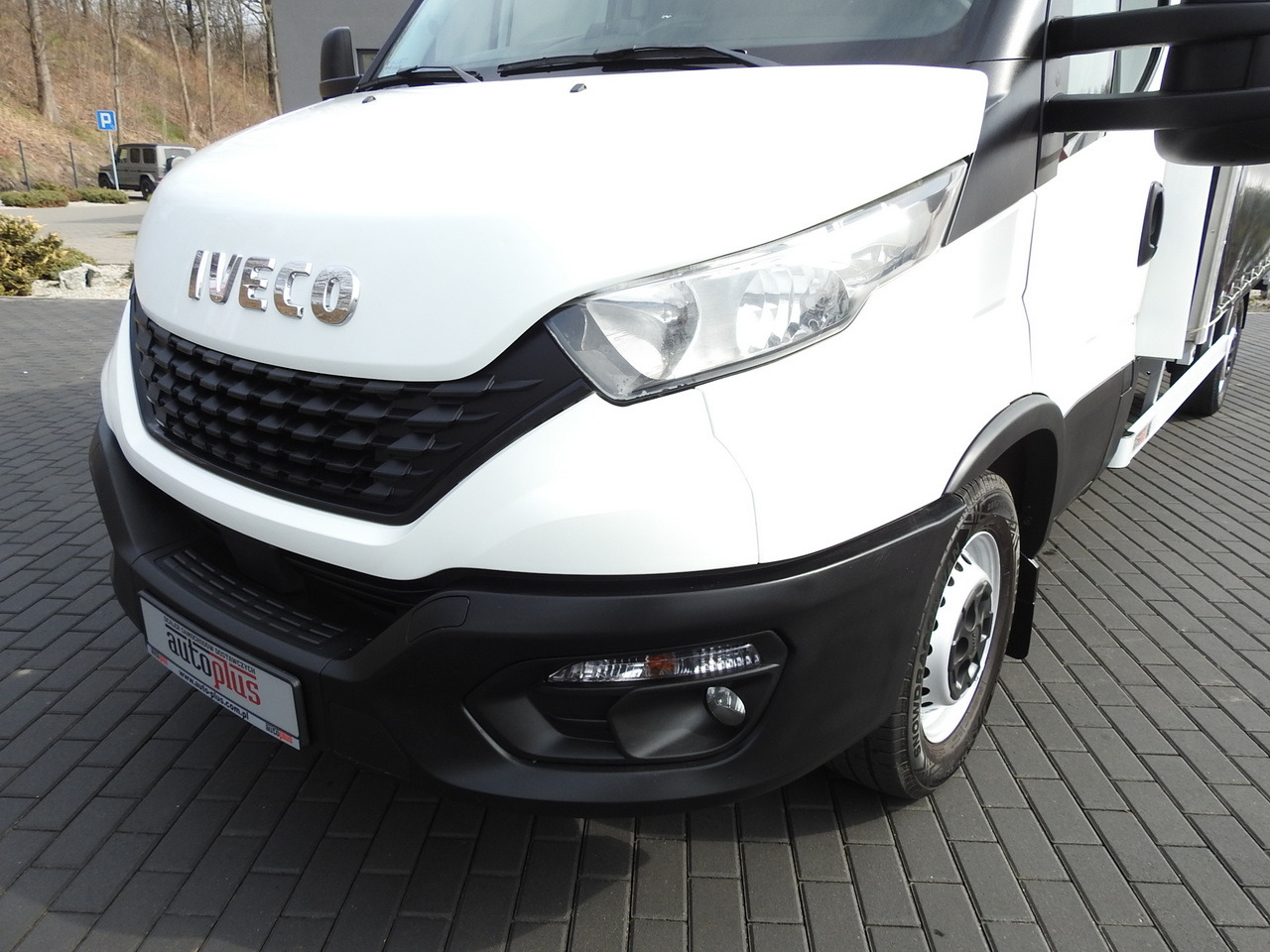 Lizing IVECO DAILY 35S18 TARPAULIN 10 PALLETS WEBASTO CRUISE CONTROL AIR CONDITIONING 180HP IVECO DAILY 35S18 TARPAULIN 10 PALLETS WEBASTO CRUISE CONTROL AIR CONDITIONING 180HP: slika 20 Lizing IVECO DAILY 35S18 TARPAULIN 10 PALLETS WEBASTO CRUISE CONTROL AIR CONDITIONING 180HP IVECO DAILY 35S18 TARPAULIN 10 PALLETS WEBASTO CRUISE CONTROL AIR CONDITIONING 180HP: slika 20