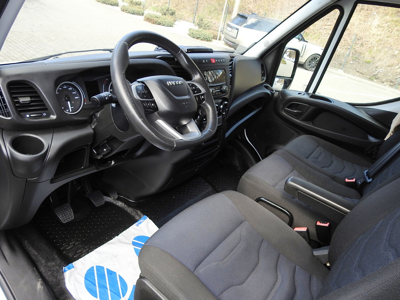IVECO DAILY 35S18 TARPAULIN 10 PALLETS WEBASTO CRUISE CONTROL AIR CONDITIONING 180HP - Dostavno vozilo sa ceradom: slika 2 IVECO DAILY 35S18 TARPAULIN 10 PALLETS WEBASTO CRUISE CONTROL AIR CONDITIONING 180HP - Dostavno vozilo sa ceradom: slika 2