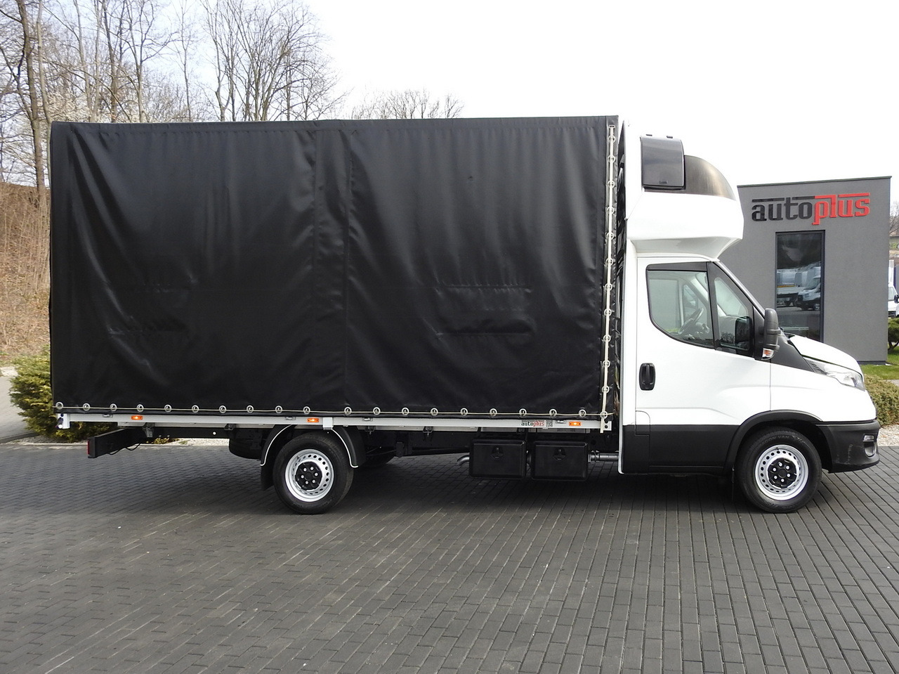 Dostavno vozilo sa ceradom IVECO DAILY  35S18 TARPAULIN 10 PALLETS WEBASTO CRUISE CONTROL AIR CONDITIONING  180HP: slika 7
