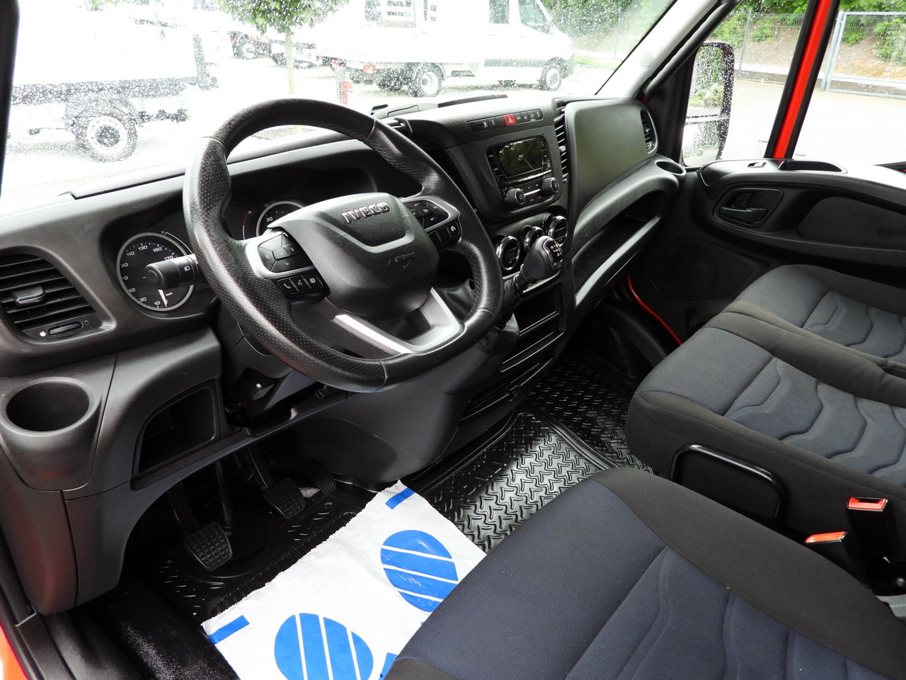 IVECO DAILY 35S18 TARPAULIN 10 PALLETS WEBASTO CRUISE CONTROL LED LIGHTS AIR CONDITIONING 180HP - Dostavno vozilo sa ceradom: slika 2 IVECO DAILY 35S18 TARPAULIN 10 PALLETS WEBASTO CRUISE CONTROL LED LIGHTS AIR CONDITIONING 180HP - Dostavno vozilo sa ceradom: slika 2