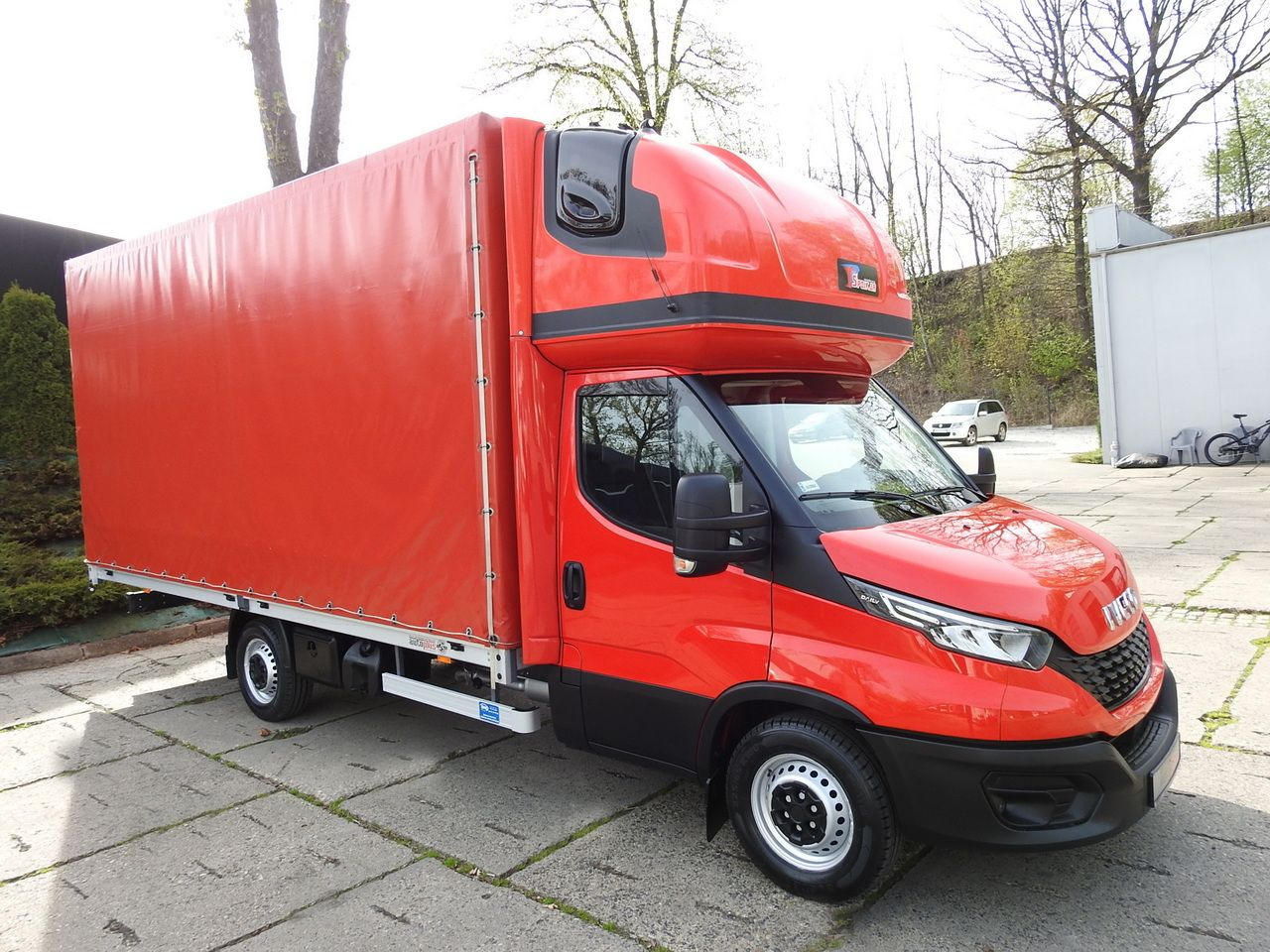 IVECO DAILY 35S18 TARPAULIN 10 PALLETS WEBASTO CRUISE CONTROL LED LIGHTS AIR CONDITIONING 180HP - Dostavno vozilo sa ceradom: slika 4 IVECO DAILY 35S18 TARPAULIN 10 PALLETS WEBASTO CRUISE CONTROL LED LIGHTS AIR CONDITIONING 180HP - Dostavno vozilo sa ceradom: slika 4