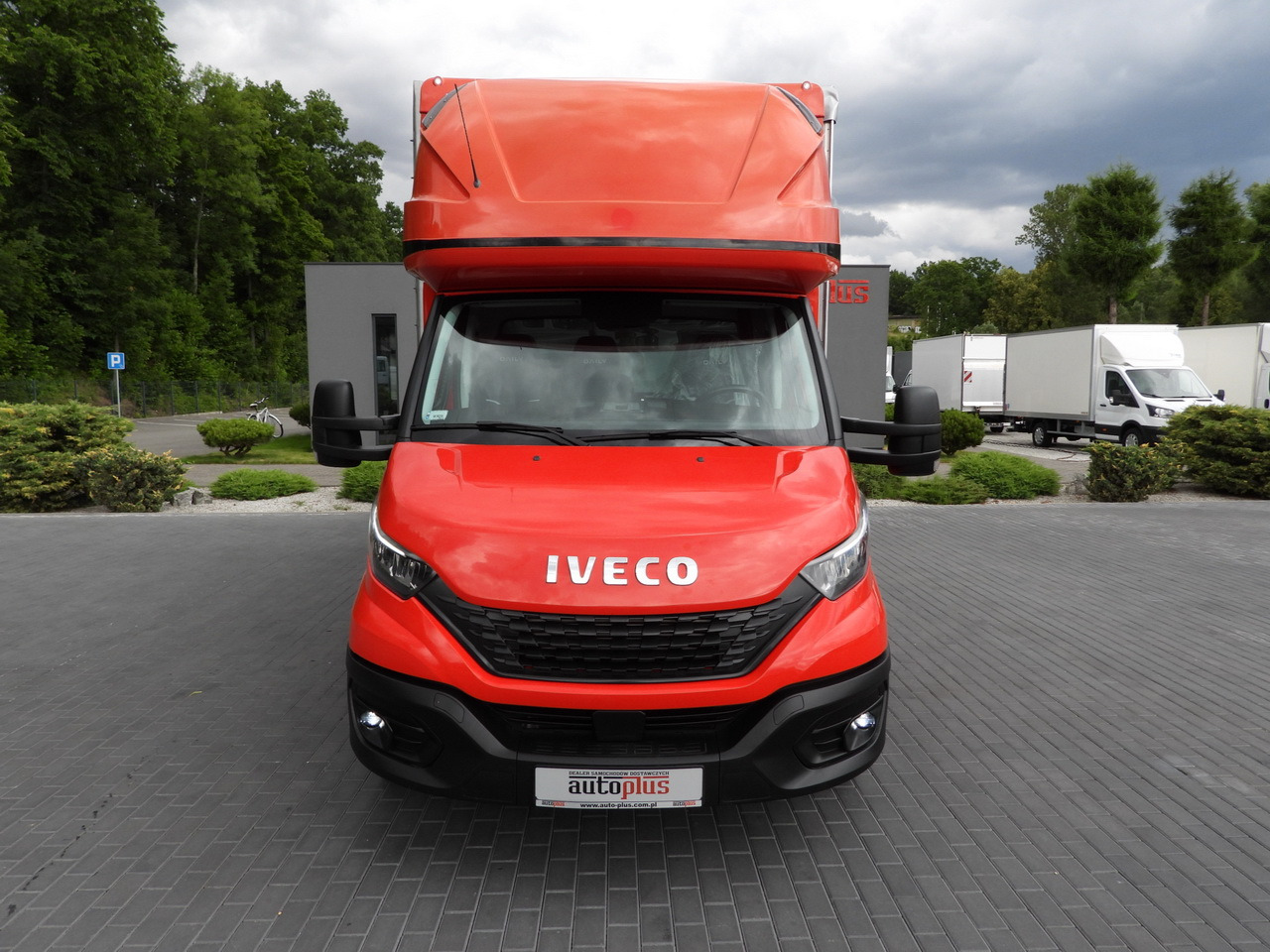IVECO DAILY 35S18 TARPAULIN 10 PALLETS WEBASTO CRUISE CONTROL LED LIGHTS AIR CONDITIONING 180HP - Dostavno vozilo sa ceradom: slika 5 IVECO DAILY 35S18 TARPAULIN 10 PALLETS WEBASTO CRUISE CONTROL LED LIGHTS AIR CONDITIONING 180HP - Dostavno vozilo sa ceradom: slika 5