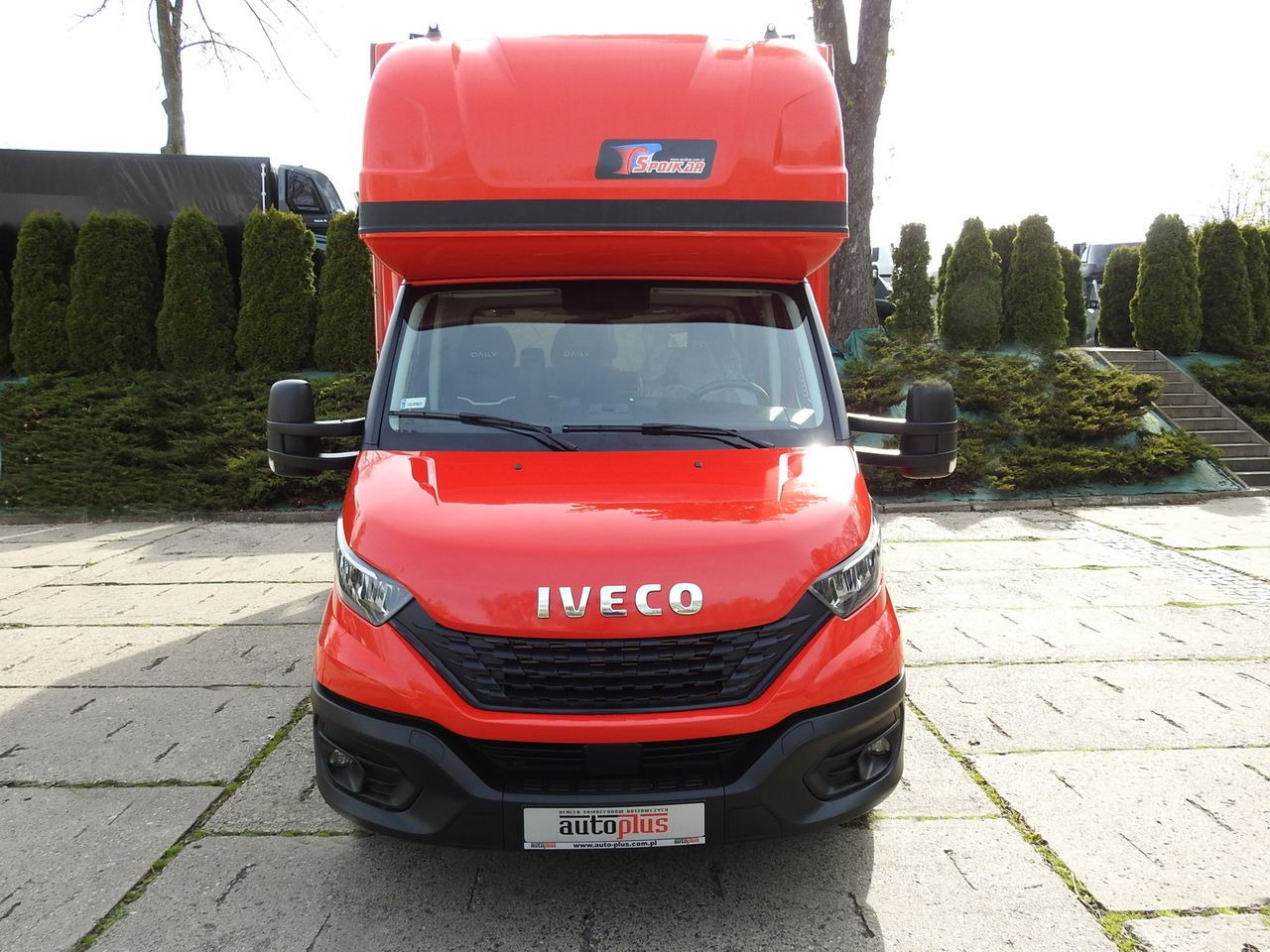 IVECO DAILY 35S18 TARPAULIN 10 PALLETS WEBASTO CRUISE CONTROL LED LIGHTS AIR CONDITIONING 180HP - Dostavno vozilo sa ceradom: slika 5 IVECO DAILY 35S18 TARPAULIN 10 PALLETS WEBASTO CRUISE CONTROL LED LIGHTS AIR CONDITIONING 180HP - Dostavno vozilo sa ceradom: slika 5
