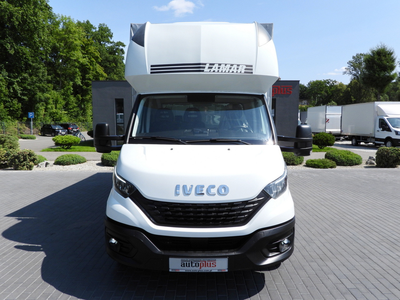 IVECO DAILY 35S18 TARPAULIN 10 PALLETS WEBASTO CRUISE CONTROL LED LIGHTS PNEUMATICS AIR CONDITIONING 180HP - Dostavno vozilo sa ceradom: slika 5 IVECO DAILY 35S18 TARPAULIN 10 PALLETS WEBASTO CRUISE CONTROL LED LIGHTS PNEUMATICS AIR CONDITIONING 180HP - Dostavno vozilo sa ceradom: slika 5