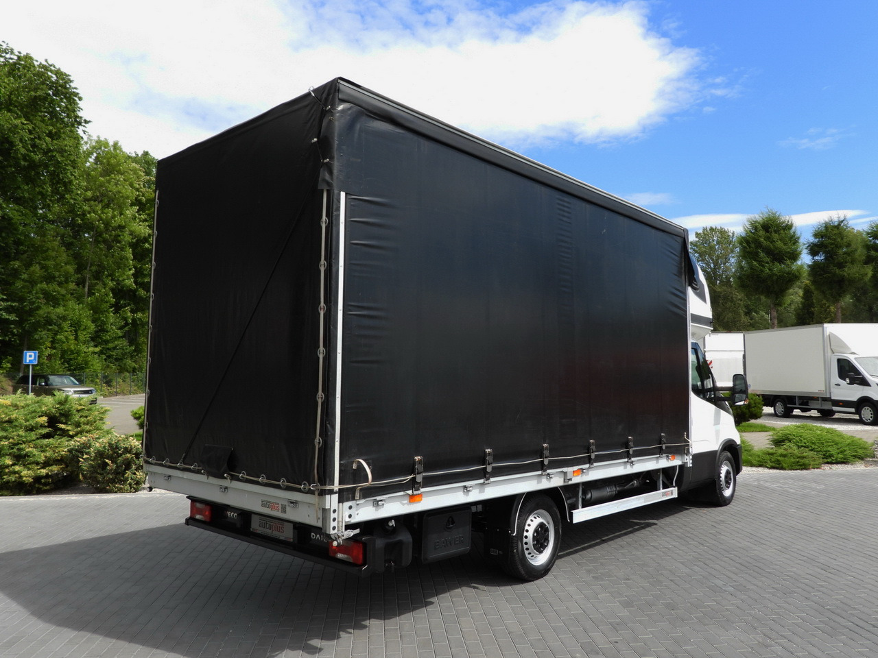 IVECO DAILY 35S18 TARPAULIN 10 PALLETS WEBASTO CRUISE CONTROL LED LIGHTS PNEUMATICS AIR CONDITIONING 180HP - Dostavno vozilo sa ceradom: slika 3 IVECO DAILY 35S18 TARPAULIN 10 PALLETS WEBASTO CRUISE CONTROL LED LIGHTS PNEUMATICS AIR CONDITIONING 180HP - Dostavno vozilo sa ceradom: slika 3