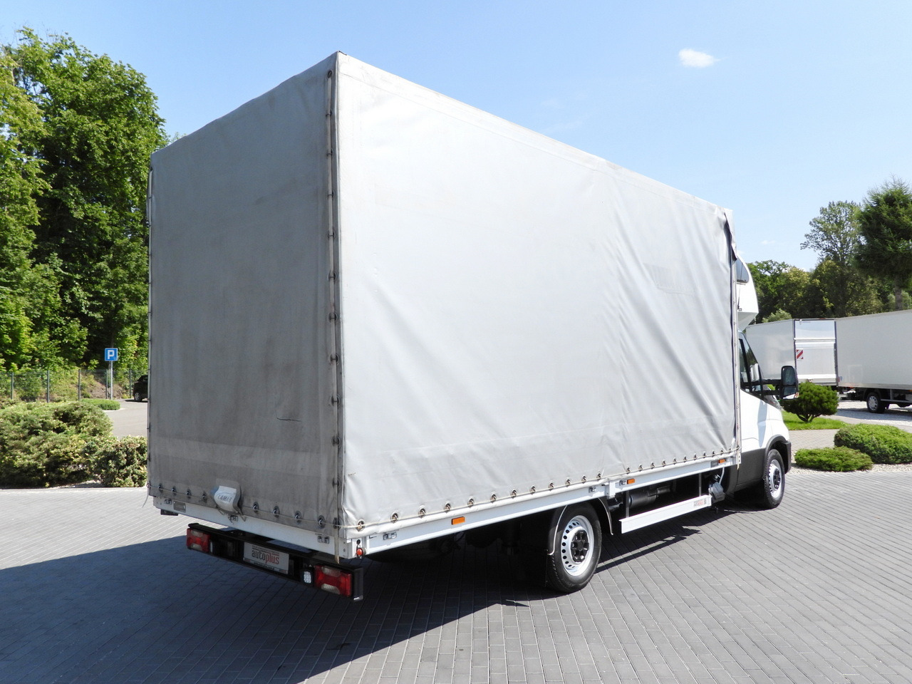 IVECO DAILY 35S18 TARPAULIN 10 PALLETS WEBASTO CRUISE CONTROL LED LIGHTS PNEUMATICS AIR CONDITIONING 180HP - Dostavno vozilo sa ceradom: slika 3 IVECO DAILY 35S18 TARPAULIN 10 PALLETS WEBASTO CRUISE CONTROL LED LIGHTS PNEUMATICS AIR CONDITIONING 180HP - Dostavno vozilo sa ceradom: slika 3