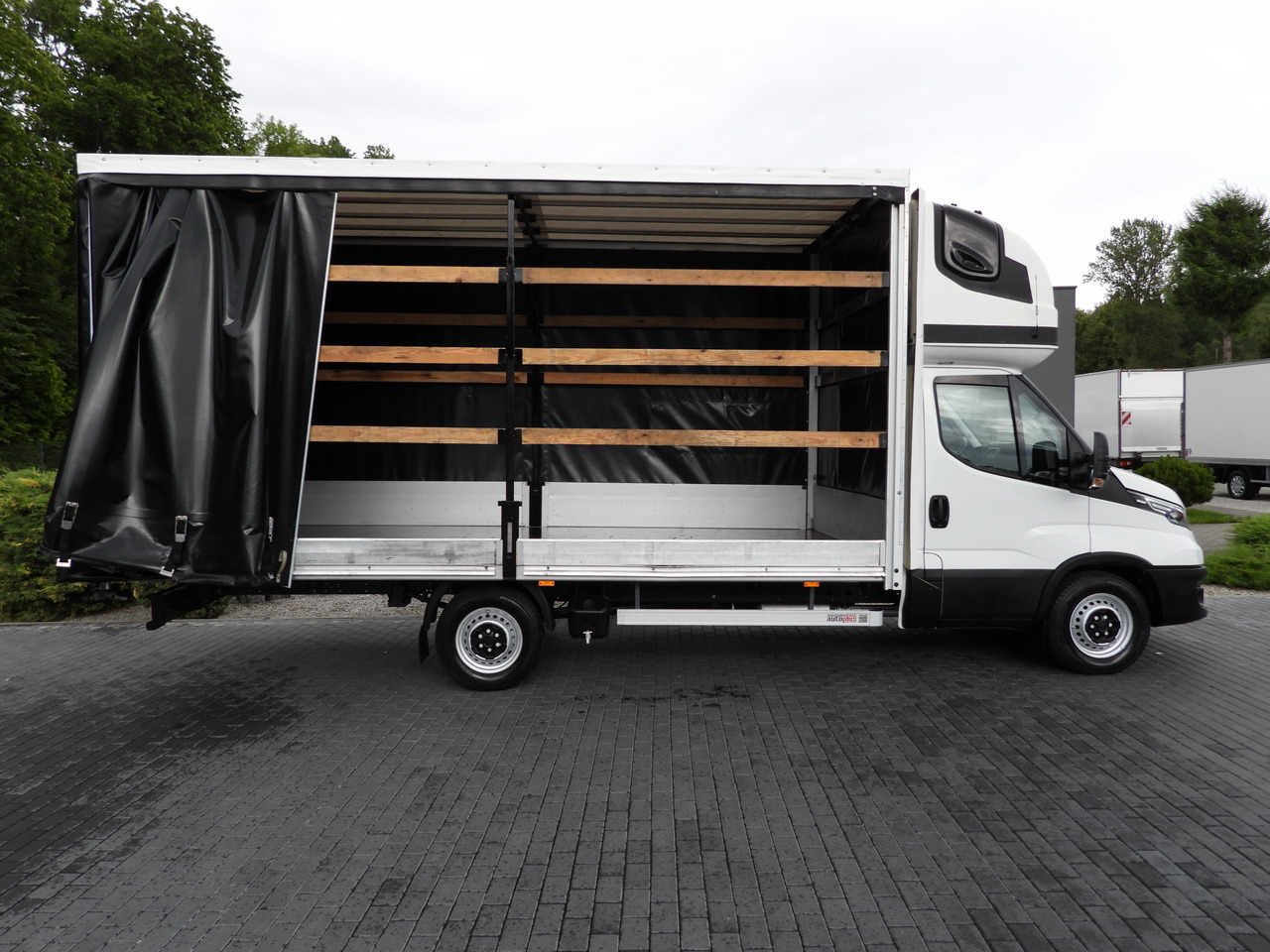 Lizing IVECO DAILY 35S18 TARPAULIN 10 PALLETS WEBASTO CRUISE CONTROL NAVIGATION LED LIGHTS AIR CONDITIONING  180HP IVECO DAILY 35S18 TARPAULIN 10 PALLETS WEBASTO CRUISE CONTROL NAVIGATION LED LIGHTS AIR CONDITIONING  180HP: slika 8