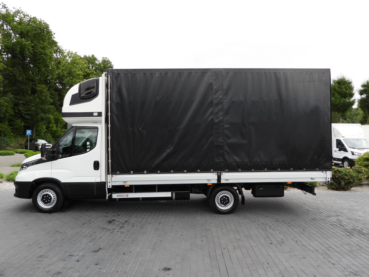 Lizing IVECO DAILY 35S18 TARPAULIN 10 PALLETS WEBASTO CRUISE CONTROL NAVIGATION LED LIGHTS AIR CONDITIONING  180HP IVECO DAILY 35S18 TARPAULIN 10 PALLETS WEBASTO CRUISE CONTROL NAVIGATION LED LIGHTS AIR CONDITIONING  180HP: slika 9