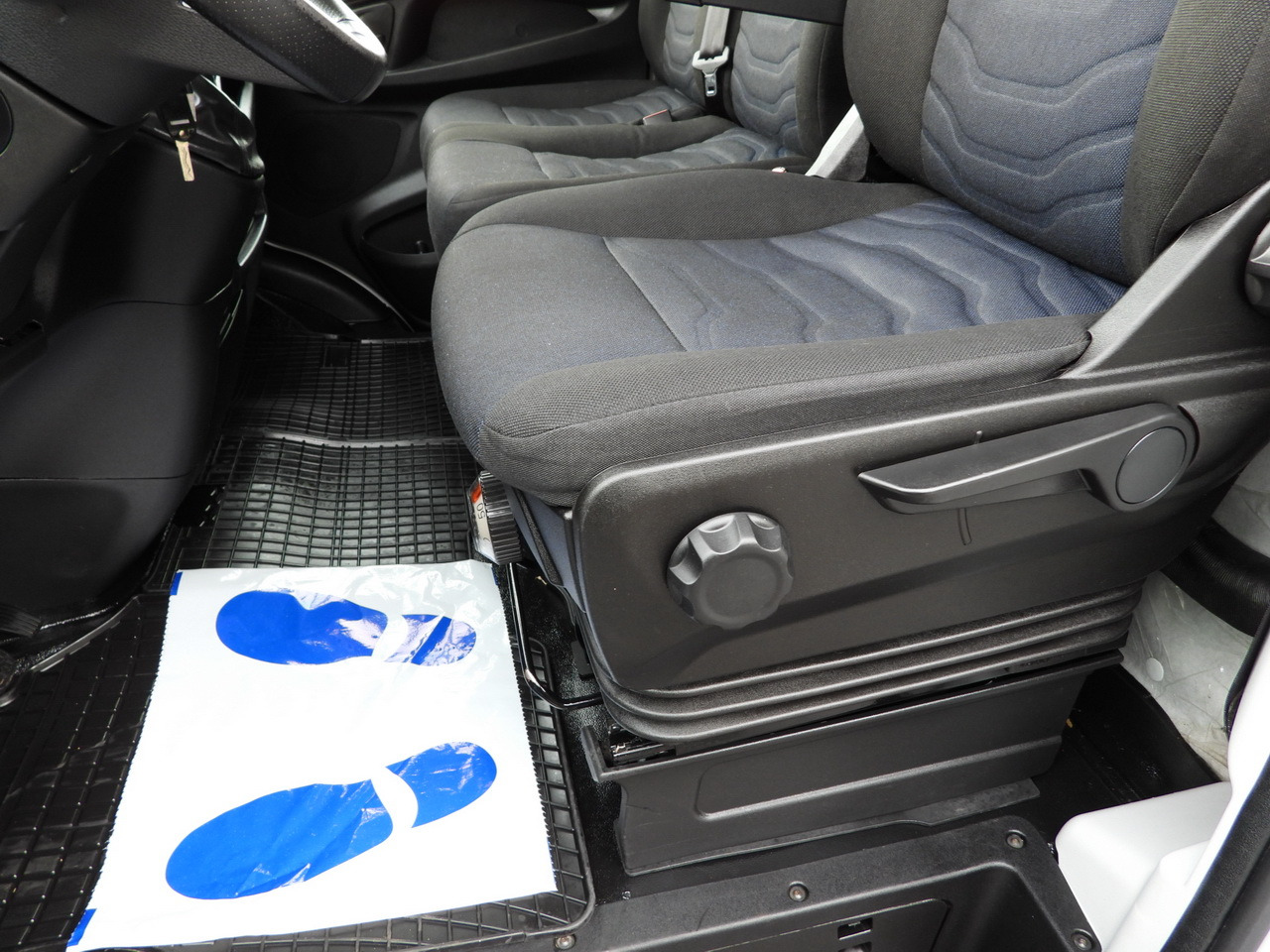 Lizing IVECO DAILY 35S18 TARPAULIN 10 PALLETS WEBASTO CRUISE CONTROL NAVIGATION LED LIGHTS AIR CONDITIONING  180HP IVECO DAILY 35S18 TARPAULIN 10 PALLETS WEBASTO CRUISE CONTROL NAVIGATION LED LIGHTS AIR CONDITIONING  180HP: slika 32