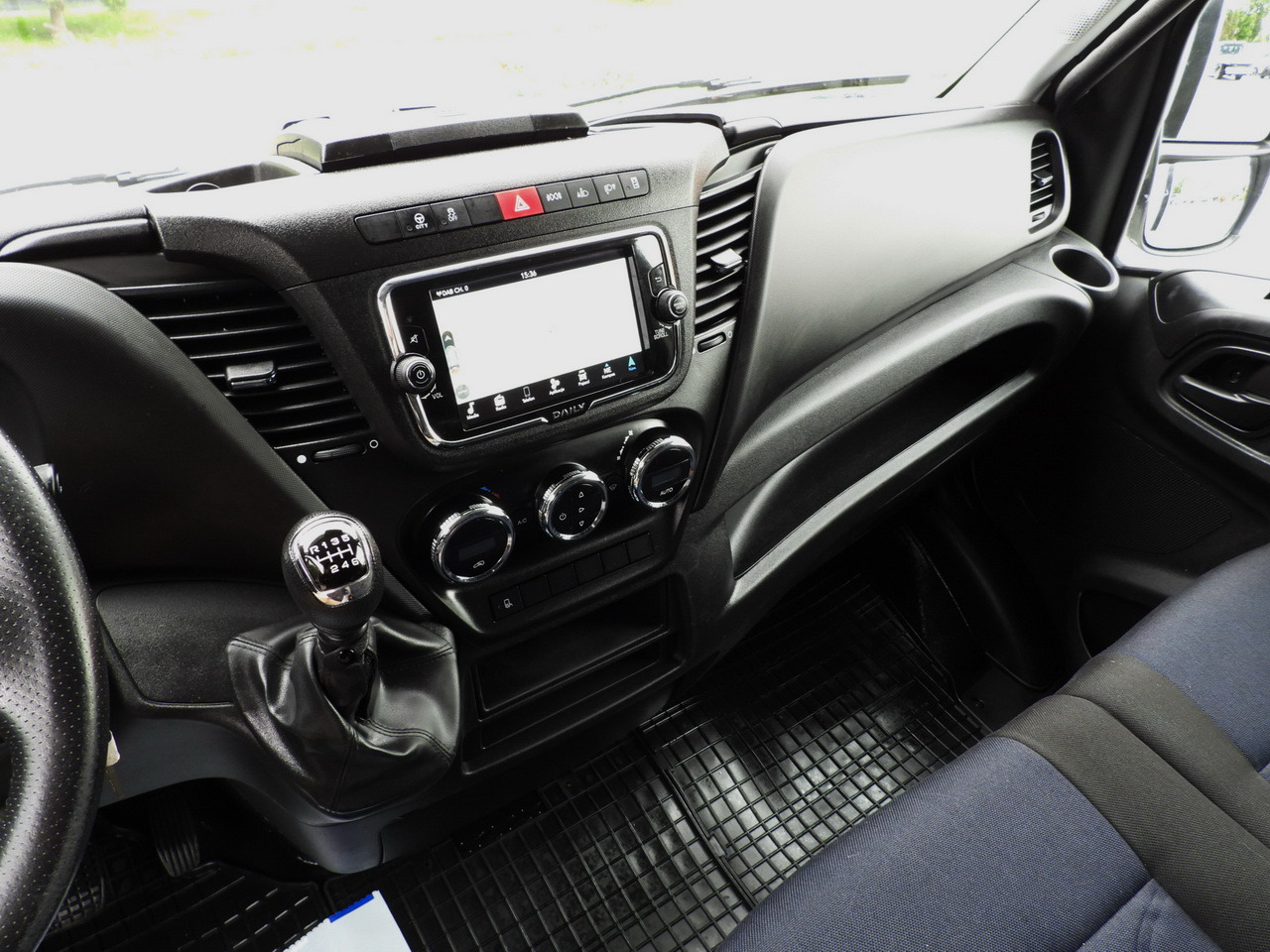 Lizing IVECO DAILY 35S18 TARPAULIN 10 PALLETS WEBASTO CRUISE CONTROL NAVIGATION LED LIGHTS AIR CONDITIONING  180HP IVECO DAILY 35S18 TARPAULIN 10 PALLETS WEBASTO CRUISE CONTROL NAVIGATION LED LIGHTS AIR CONDITIONING  180HP: slika 43