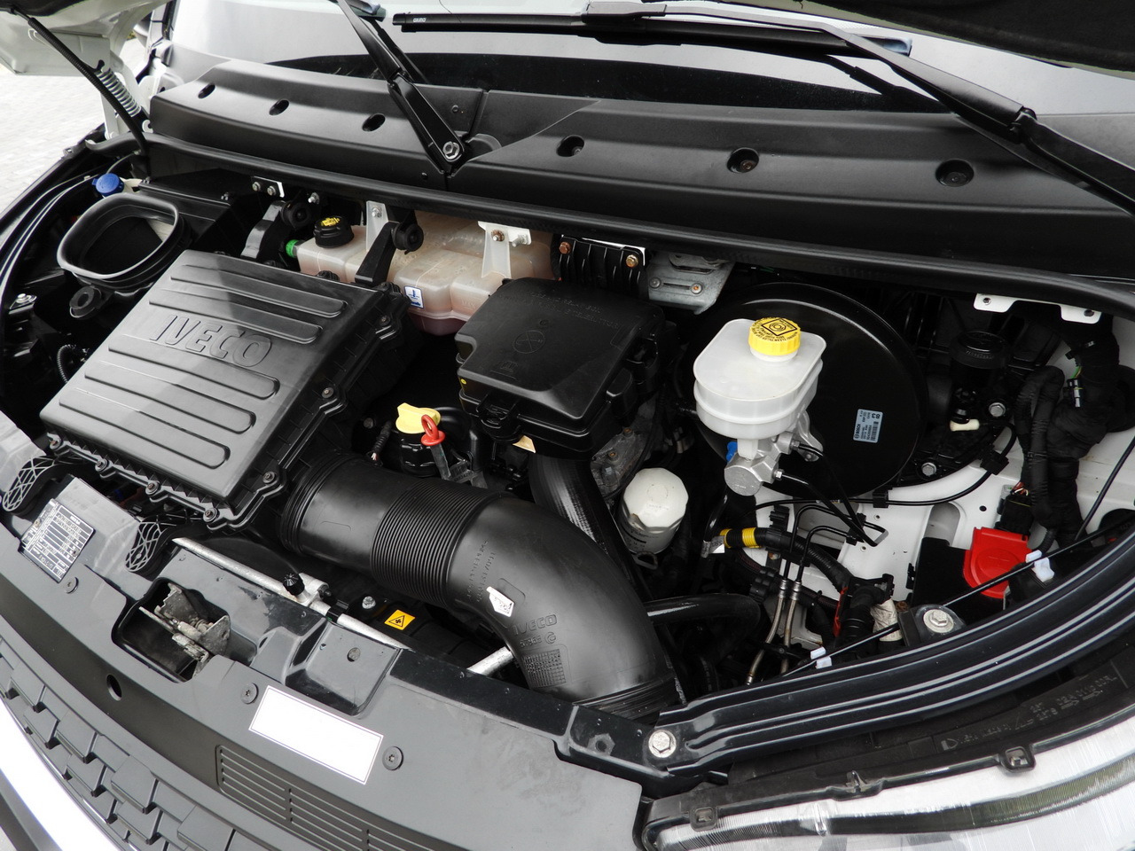 Lizing IVECO DAILY 35S18 TARPAULIN 10 PALLETS WEBASTO CRUISE CONTROL NAVIGATION LED LIGHTS AIR CONDITIONING  180HP IVECO DAILY 35S18 TARPAULIN 10 PALLETS WEBASTO CRUISE CONTROL NAVIGATION LED LIGHTS AIR CONDITIONING  180HP: slika 30