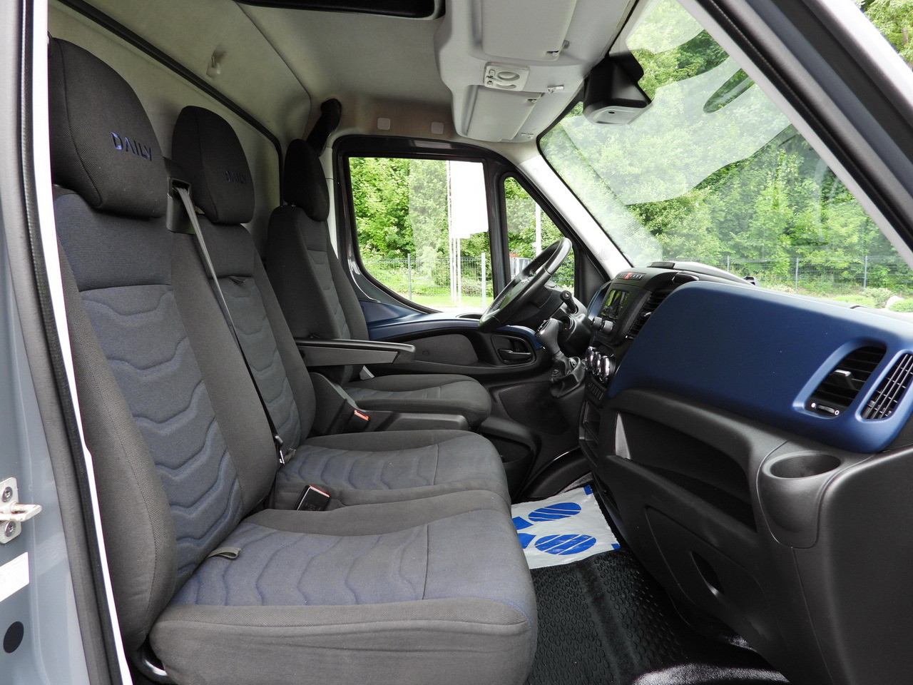 Dostavno vozilo sa ceradom IVECO DAILY 35S18 TARPAULIN 10 PALLETS WEBASTO CRUISE CONTROL PNEUMATICS AUTOMATIC TRANSMISSION HI-MATIC AIR CONDITIONING  180HP: slika 38