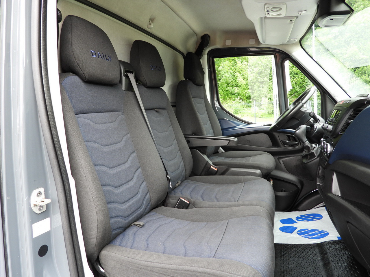 Dostavno vozilo sa ceradom IVECO DAILY 35S18 TARPAULIN 10 PALLETS WEBASTO CRUISE CONTROL PNEUMATICS AUTOMATIC TRANSMISSION HI-MATIC AIR CONDITIONING  180HP: slika 40