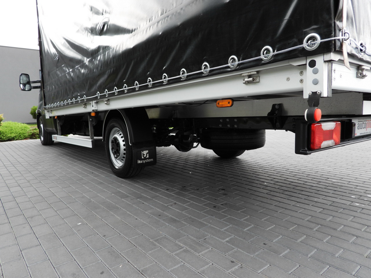 Dostavno vozilo sa ceradom IVECO DAILY 35S18 TARPAULIN 10 PALLETS WEBASTO CRUISE CONTROL PNEUMATICS AUTOMATIC TRANSMISSION HI-MATIC AIR CONDITIONING  180HP: slika 16