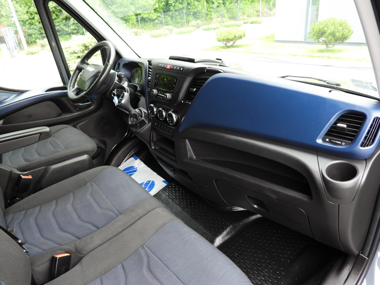 Dostavno vozilo sa ceradom IVECO DAILY 35S18 TARPAULIN 10 PALLETS WEBASTO CRUISE CONTROL PNEUMATICS AUTOMATIC TRANSMISSION HI-MATIC AIR CONDITIONING  180HP: slika 39