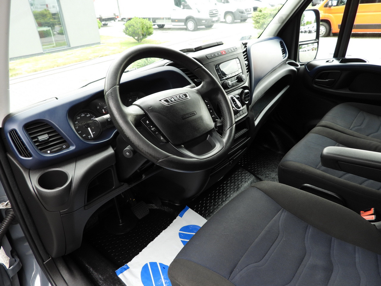 IVECO DAILY 35S18 TARPAULIN 10 PALLETS WEBASTO CRUISE CONTROL PNEUMATICS AUTOMATIC TRANSMISSION HI-MATIC AIR CONDITIONING 180HP - Dostavno vozilo sa ceradom: slika 2 IVECO DAILY 35S18 TARPAULIN 10 PALLETS WEBASTO CRUISE CONTROL PNEUMATICS AUTOMATIC TRANSMISSION HI-MATIC AIR CONDITIONING 180HP - Dostavno vozilo sa ceradom: slika 2