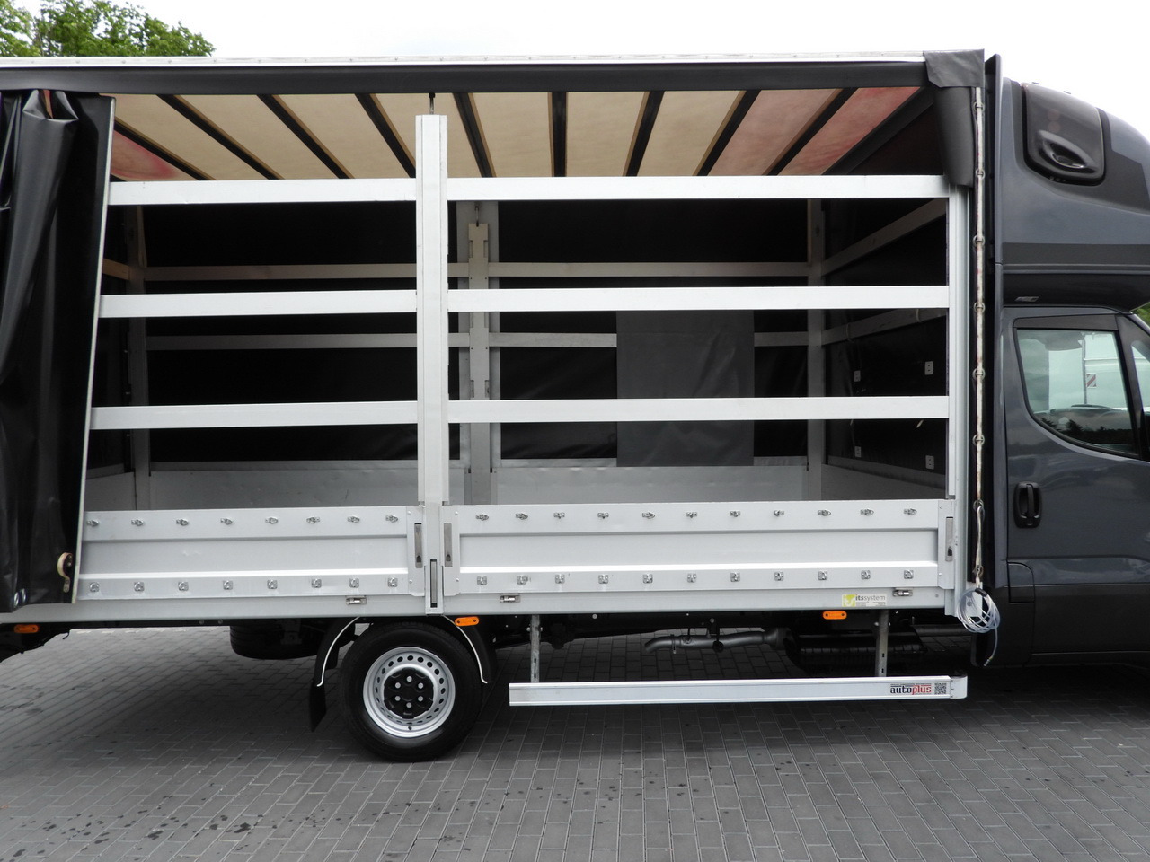 Dostavno vozilo sa ceradom IVECO DAILY 35S18 TARPAULIN 10 PALLETS WEBASTO CRUISE CONTROL PNEUMATICS AUTOMATIC TRANSMISSION HI-MATIC AIR CONDITIONING  180HP: slika 18