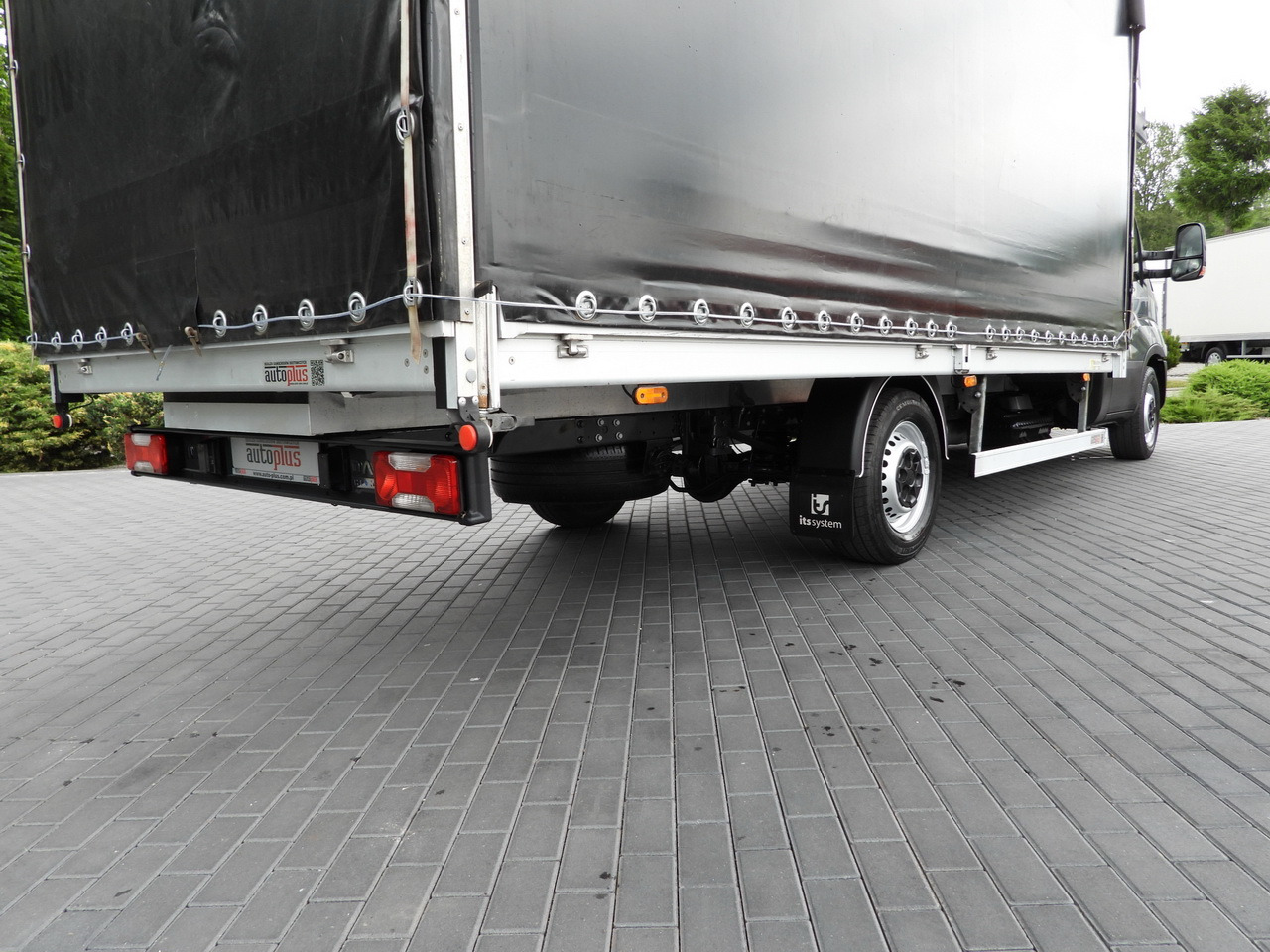 Dostavno vozilo sa ceradom IVECO DAILY 35S18 TARPAULIN 10 PALLETS WEBASTO CRUISE CONTROL PNEUMATICS AUTOMATIC TRANSMISSION HI-MATIC AIR CONDITIONING  180HP: slika 25