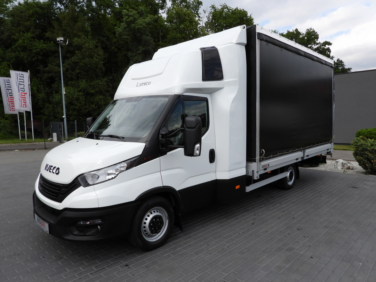 IVECO DAILY 35S18 TARPAULIN LIFT 10 PALLETS WEBASTO CRUISE CONTROL PNEUMATICS AIR CONDITIONING 180HP - Dostavno vozilo sa ceradom: slika 5 IVECO DAILY 35S18 TARPAULIN LIFT 10 PALLETS WEBASTO CRUISE CONTROL PNEUMATICS AIR CONDITIONING 180HP - Dostavno vozilo sa ceradom: slika 5