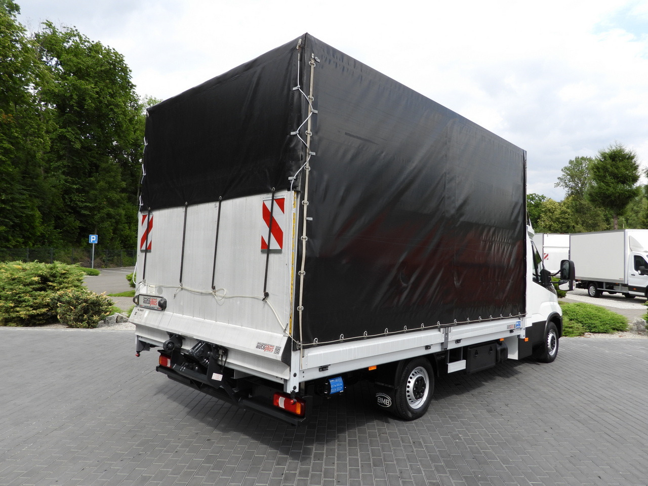 IVECO DAILY 35S18 TARPAULIN LIFT 10 PALLETS WEBASTO CRUISE CONTROL PNEUMATICS AIR CONDITIONING 180HP - Dostavno vozilo sa ceradom: slika 3 IVECO DAILY 35S18 TARPAULIN LIFT 10 PALLETS WEBASTO CRUISE CONTROL PNEUMATICS AIR CONDITIONING 180HP - Dostavno vozilo sa ceradom: slika 3