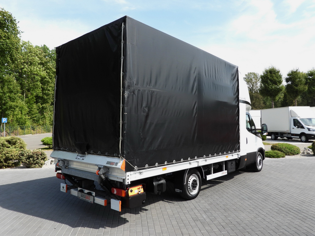 IVECO DAILY 35S18 TARPAULIN LIFT 8 PALLETS CRUISE CONTROL AIR CONDITIONING 180HP - Dostavno vozilo sa ceradom: slika 3 IVECO DAILY 35S18 TARPAULIN LIFT 8 PALLETS CRUISE CONTROL AIR CONDITIONING 180HP - Dostavno vozilo sa ceradom: slika 3