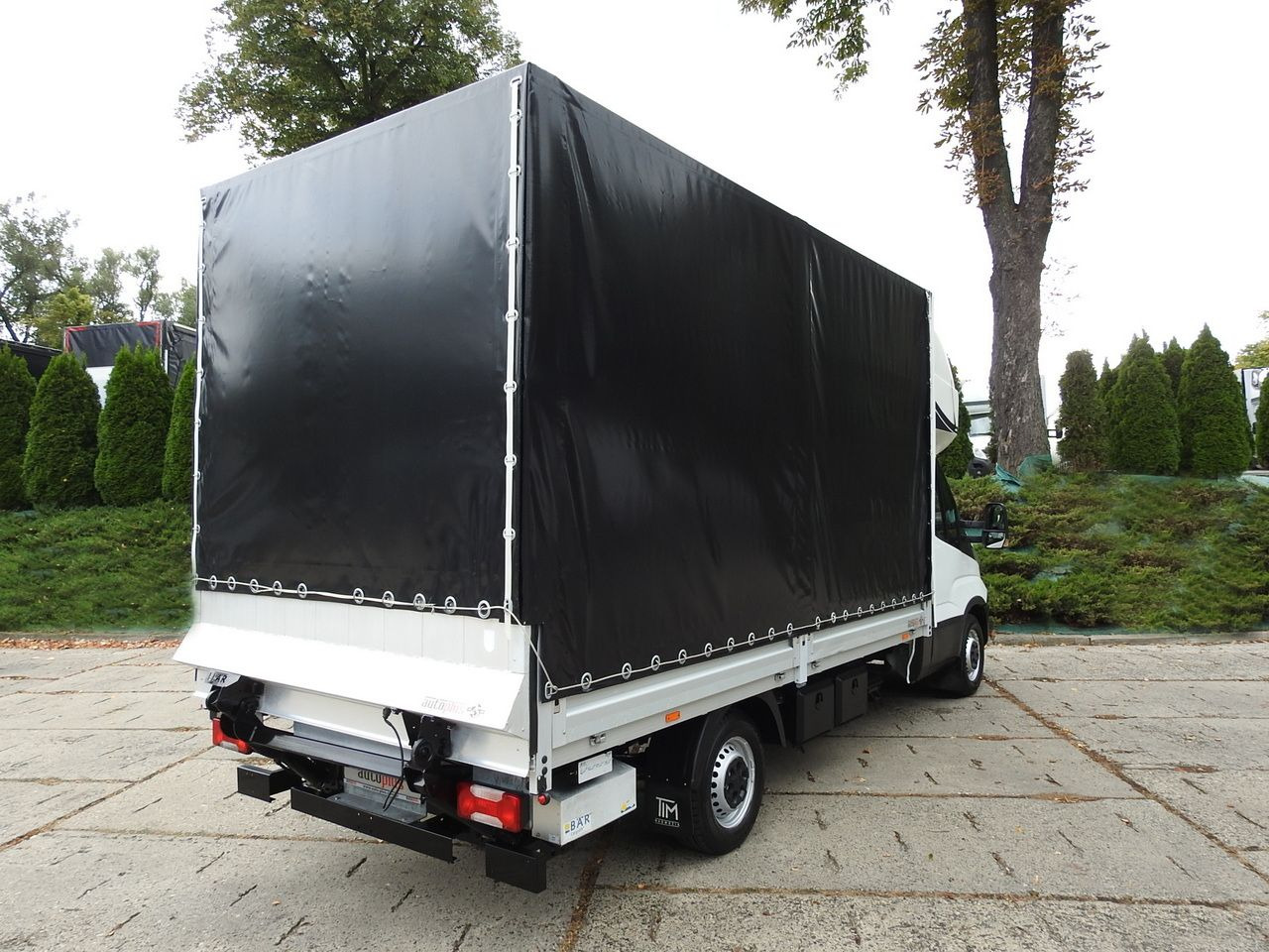 IVECO DAILY 35S18 TARPAULIN LIFT 8 PALLETS CRUISE CONTROL AIR CONDITIONING 180HP - Dostavno vozilo sa ceradom: slika 3 IVECO DAILY 35S18 TARPAULIN LIFT 8 PALLETS CRUISE CONTROL AIR CONDITIONING 180HP - Dostavno vozilo sa ceradom: slika 3