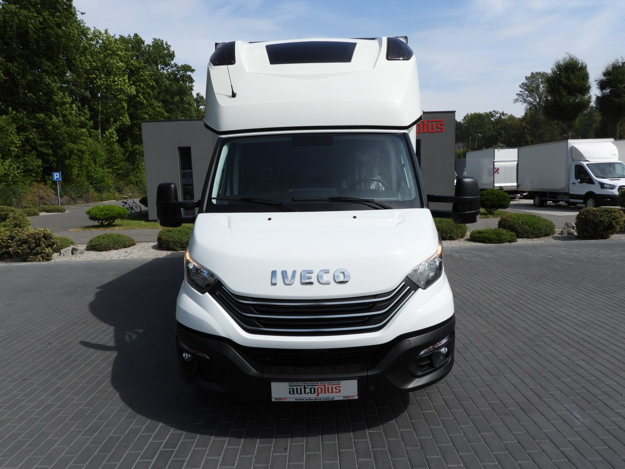 IVECO DAILY 35S18 TARPAULIN LIFT 8 PALLETS CRUISE CONTROL AIR CONDITIONING 180HP - Dostavno vozilo sa ceradom: slika 5 IVECO DAILY 35S18 TARPAULIN LIFT 8 PALLETS CRUISE CONTROL AIR CONDITIONING 180HP - Dostavno vozilo sa ceradom: slika 5