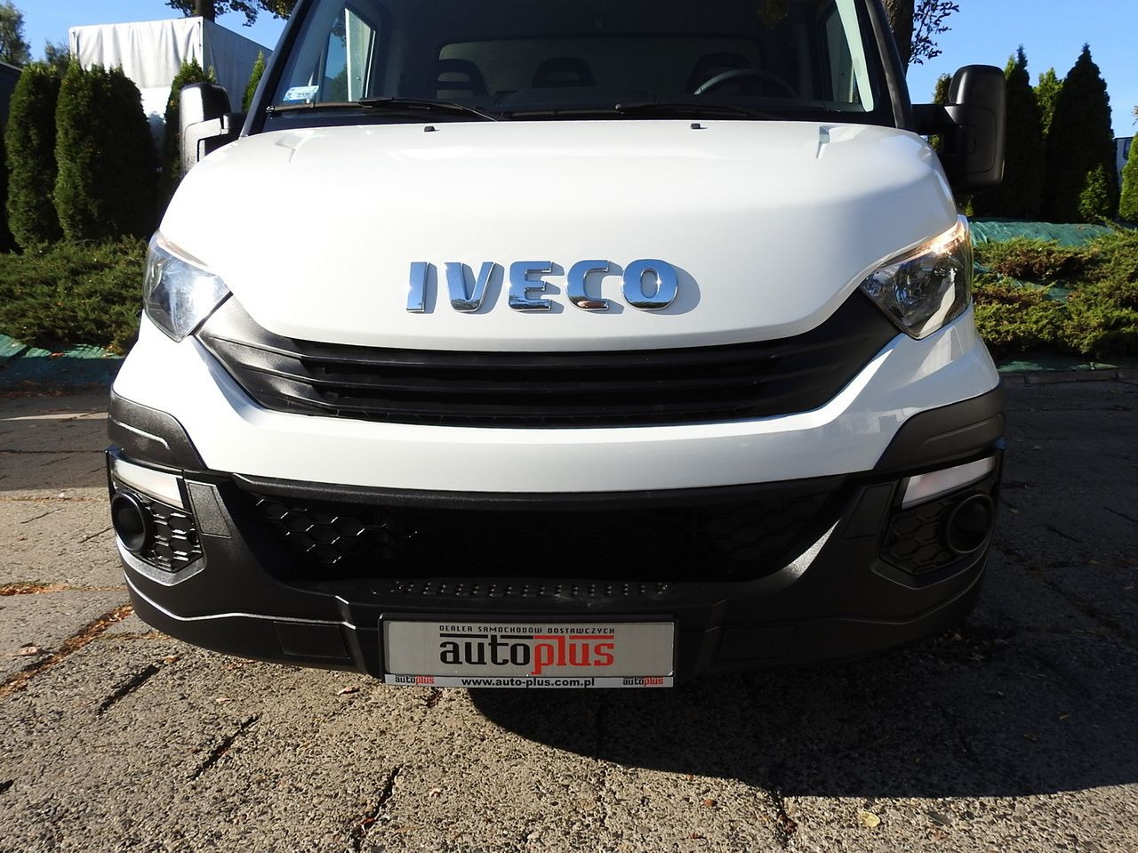 IVECO DAILY 35S18 TARPAULIN LIFT 8 PALLETS CRUISE CONTROL AIR CONDITIONING 180HP - Dostavno vozilo sa ceradom: slika 5 IVECO DAILY 35S18 TARPAULIN LIFT 8 PALLETS CRUISE CONTROL AIR CONDITIONING 180HP - Dostavno vozilo sa ceradom: slika 5