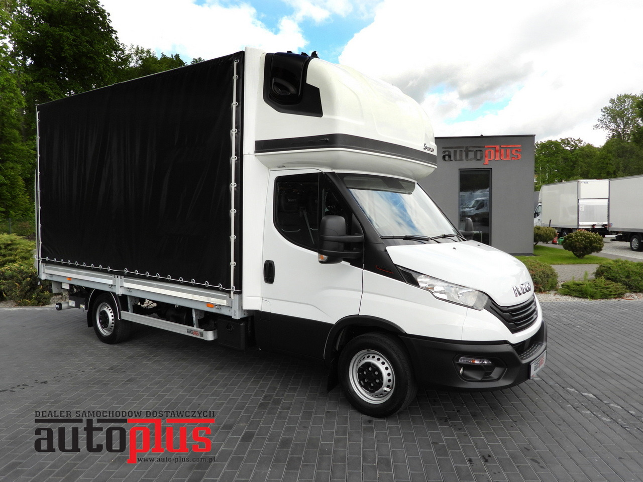 IVECO DAILY 35S18 TARPAULIN LIFT 8 PALLETS WEBASTO CRUISE CONTROL AIR CONDITIONING 180HP - Dostavno vozilo sa ceradom: slika 1 IVECO DAILY 35S18 TARPAULIN LIFT 8 PALLETS WEBASTO CRUISE CONTROL AIR CONDITIONING 180HP - Dostavno vozilo sa ceradom: slika 1