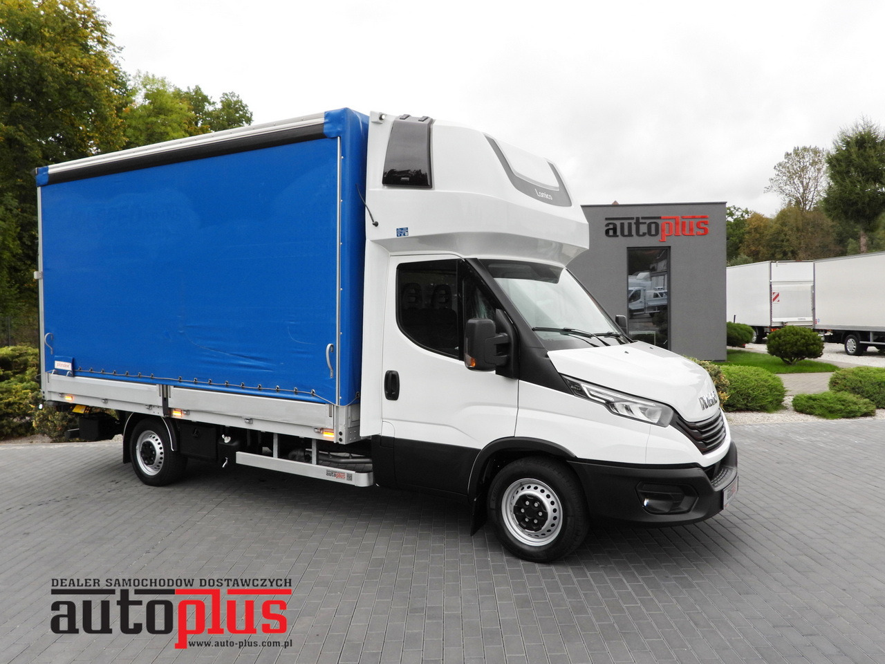 IVECO DAILY 35S18 TARPAULIN LIFT 8 PALLETS WEBASTO CRUISE CONTROL LED LIGHTS AIR CONDITIONING 180HP - Dostavno vozilo sa ceradom: slika 1 IVECO DAILY 35S18 TARPAULIN LIFT 8 PALLETS WEBASTO CRUISE CONTROL LED LIGHTS AIR CONDITIONING 180HP - Dostavno vozilo sa ceradom: slika 1