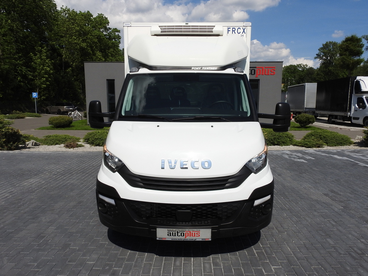 IVECO DAILY 50C15 REGRIGERATOR BOX -5*C POWER SUPPLY 230V AIR CONDITIONING TWIN WHEELS 150HP - Dostavno vozilo hladnjača: slika 5 IVECO DAILY 50C15 REGRIGERATOR BOX -5*C POWER SUPPLY 230V AIR CONDITIONING TWIN WHEELS 150HP - Dostavno vozilo hladnjača: slika 5