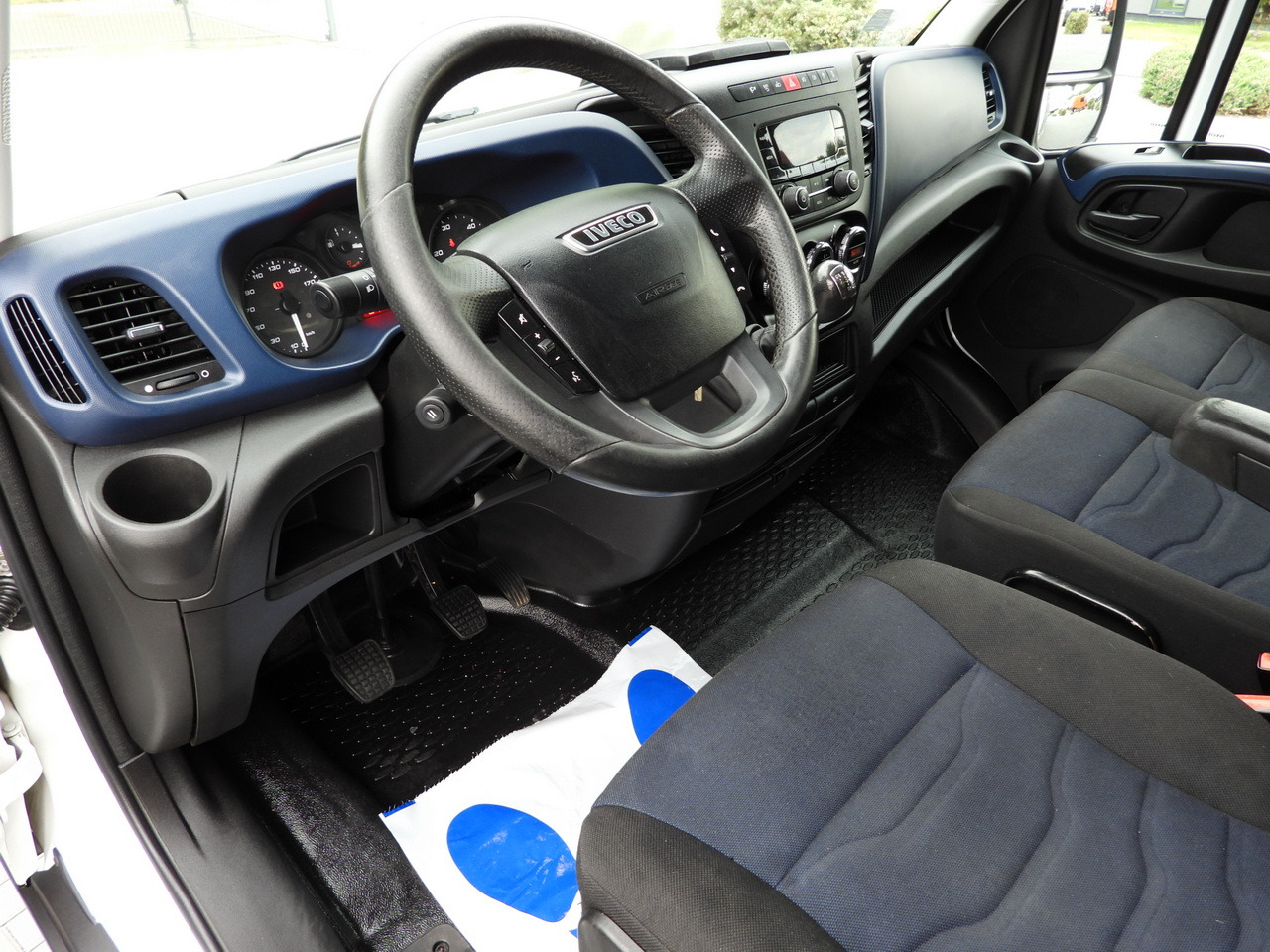 IVECO DAILY 50C15 TARPAULIN 12 PALLETS CRUISE CONTROL TWIN WHEELS AIR CONDITIONING 150HP - Dostavno vozilo sa ceradom: slika 2 IVECO DAILY 50C15 TARPAULIN 12 PALLETS CRUISE CONTROL TWIN WHEELS AIR CONDITIONING 150HP - Dostavno vozilo sa ceradom: slika 2