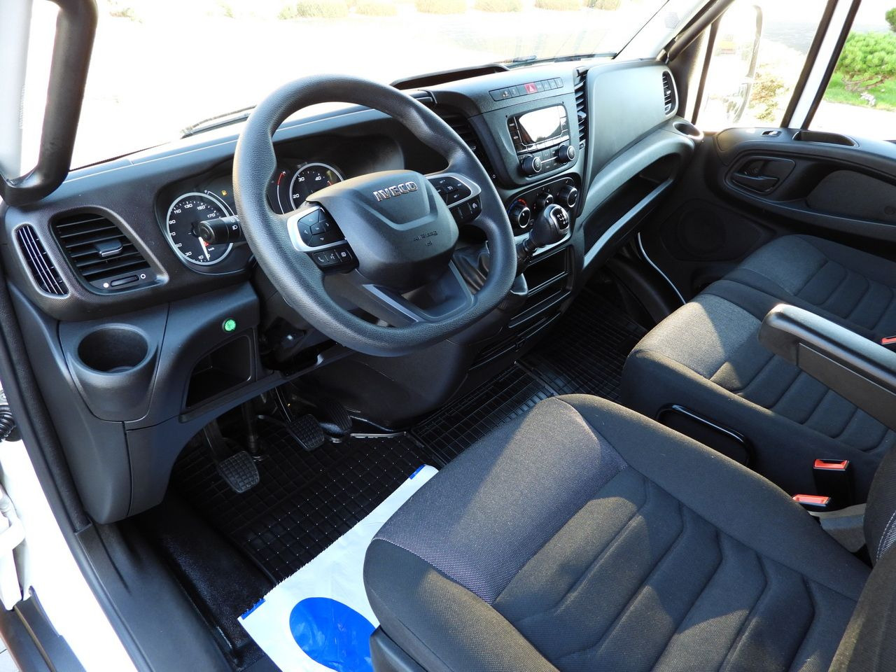 IVECO DAILY 50C16 TARPAULIN 10 PALLETS CRUISE CONTROL TWIN WHEELS AIR CONDITIONING 160HP - Dostavno vozilo sa ceradom: slika 2 IVECO DAILY 50C16 TARPAULIN 10 PALLETS CRUISE CONTROL TWIN WHEELS AIR CONDITIONING 160HP - Dostavno vozilo sa ceradom: slika 2