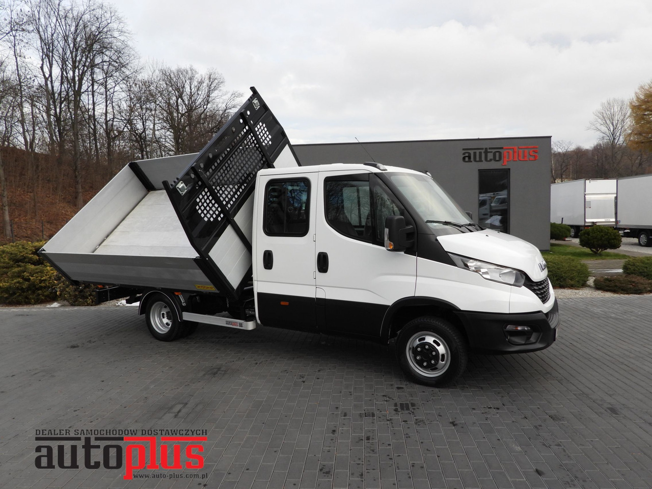 IVECO DAILY 50C16 THREE-WAY TIPPER DOUBLE CABIN DOKA 6 SEATS CRUISE CONTROL PNEUMATICS TWIN WHEELS AIR CONDITIONING 160HP - Dostavno vozilo kiper: slika 1 IVECO DAILY 50C16 THREE-WAY TIPPER DOUBLE CABIN DOKA 6 SEATS CRUISE CONTROL PNEUMATICS TWIN WHEELS AIR CONDITIONING 160HP - Dostavno vozilo kiper: slika 1