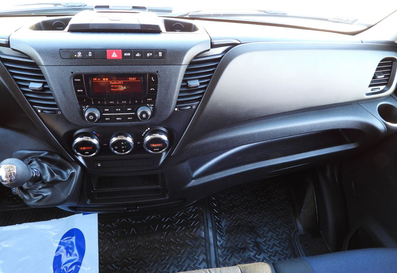 Lizing IVECO DAILY 50C17 TARPAULIN 10 PALLETS CRUISE CONTROL TWIN WHEELS AIR CONDITIONING  180HP IVECO DAILY 50C17 TARPAULIN 10 PALLETS CRUISE CONTROL TWIN WHEELS AIR CONDITIONING  180HP: slika 35
