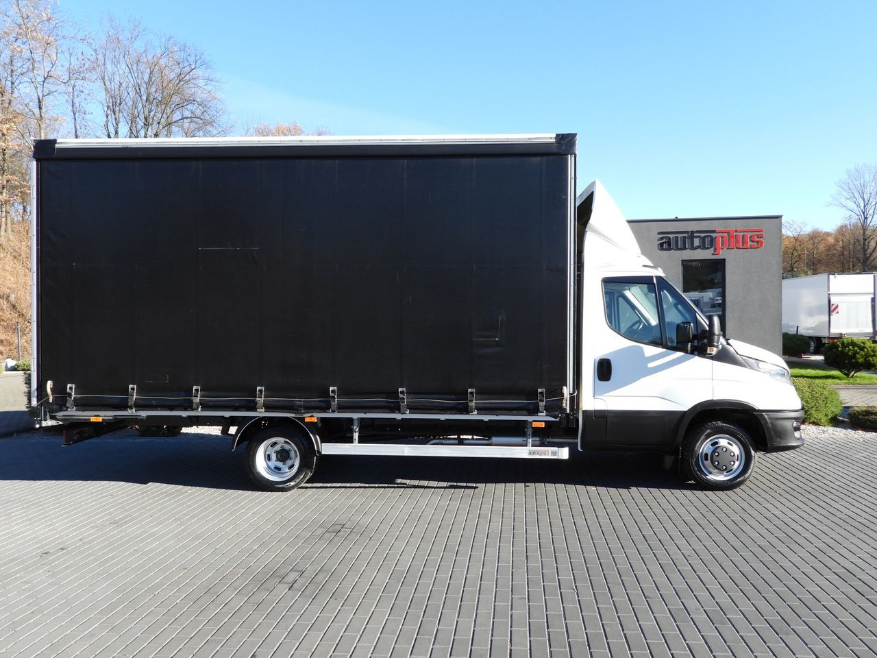 Lizing IVECO DAILY 50C17 TARPAULIN 10 PALLETS CRUISE CONTROL TWIN WHEELS AIR CONDITIONING  180HP IVECO DAILY 50C17 TARPAULIN 10 PALLETS CRUISE CONTROL TWIN WHEELS AIR CONDITIONING  180HP: slika 7