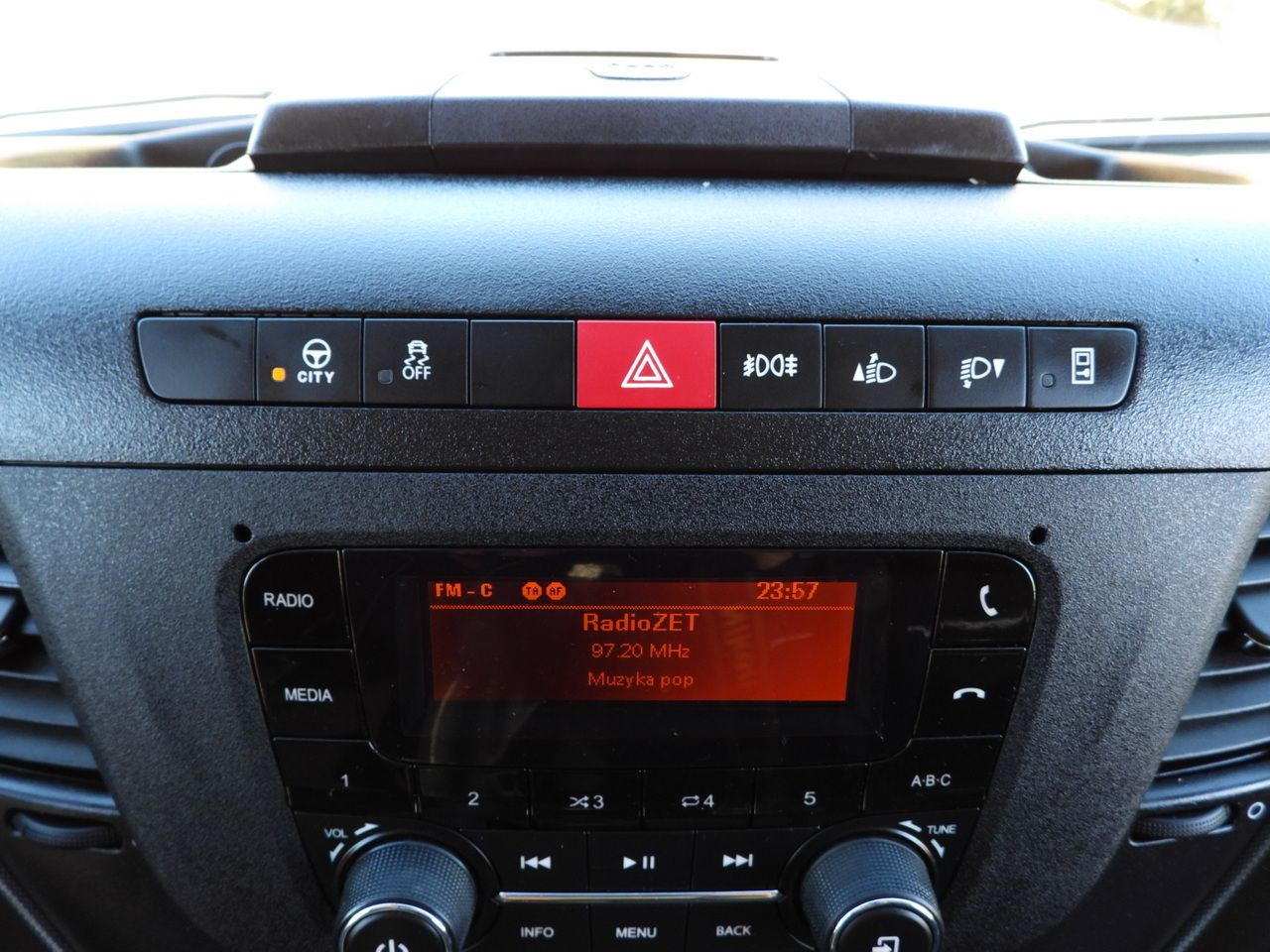 Lizing IVECO DAILY 50C17 TARPAULIN 10 PALLETS CRUISE CONTROL TWIN WHEELS AIR CONDITIONING  180HP IVECO DAILY 50C17 TARPAULIN 10 PALLETS CRUISE CONTROL TWIN WHEELS AIR CONDITIONING  180HP: slika 37