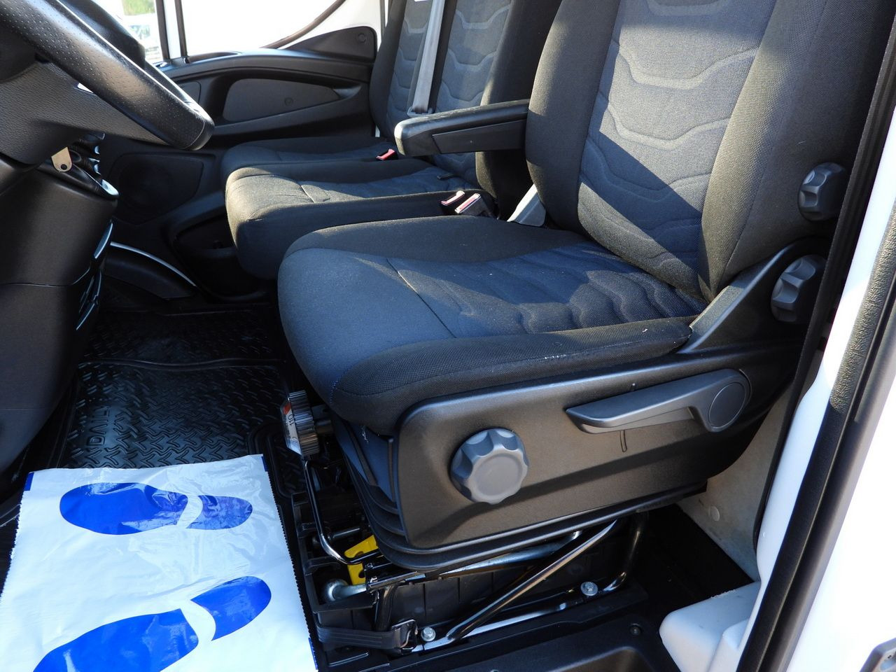 Lizing IVECO DAILY 50C17 TARPAULIN 10 PALLETS CRUISE CONTROL TWIN WHEELS AIR CONDITIONING  180HP IVECO DAILY 50C17 TARPAULIN 10 PALLETS CRUISE CONTROL TWIN WHEELS AIR CONDITIONING  180HP: slika 29