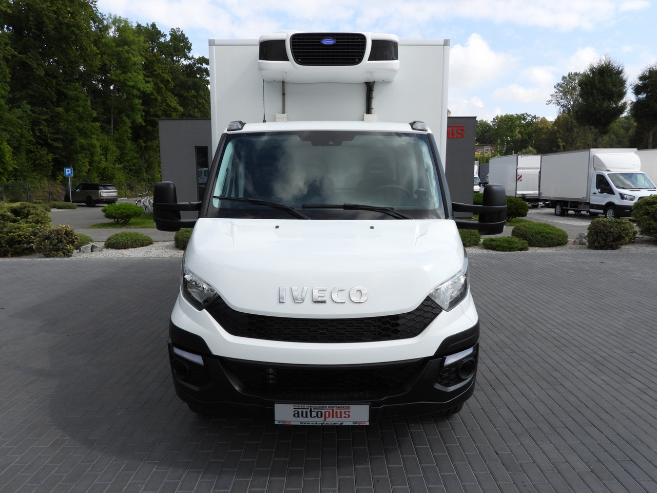 IVECO DAILY 70C17 REFRIGERATOR 1*C LIFT 10 PALLETS POWER SUPPLY 230V CRUISE CONTROL AIR CONDITIONING PNEUMATICS AUTOMATIC TRANSMISSION HI-MATIC TWIN WHEELS  170HP - Hladnjača: slika 5 IVECO DAILY 70C17 REFRIGERATOR 1*C LIFT 10 PALLETS POWER SUPPLY 230V CRUISE CONTROL AIR CONDITIONING PNEUMATICS AUTOMATIC TRANSMISSION HI-MATIC TWIN WHEELS  170HP - Hladnjača: slika 5