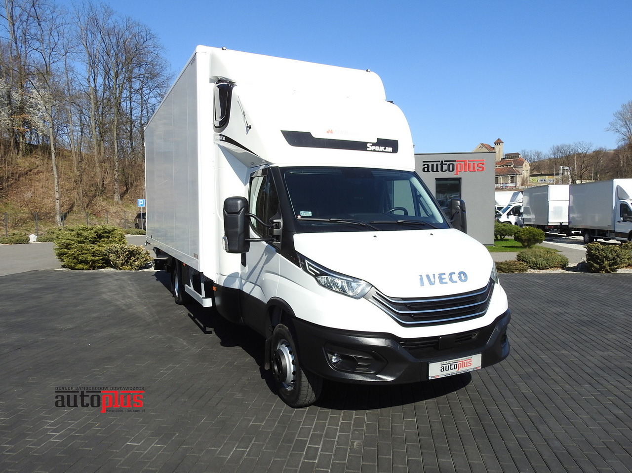 IVECO DAILY 70C18 BOX LIFT 14 PALLETS WEBASTO CRUISE CONTROL NAVIGATION LED LIGHTS TWIN WHEELS AIR CONDITIONING 180HP - Dostavno vozilo sa zatvorenim sandukom: slika 1 IVECO DAILY 70C18 BOX LIFT 14 PALLETS WEBASTO CRUISE CONTROL NAVIGATION LED LIGHTS TWIN WHEELS AIR CONDITIONING 180HP - Dostavno vozilo sa zatvorenim sandukom: slika 1