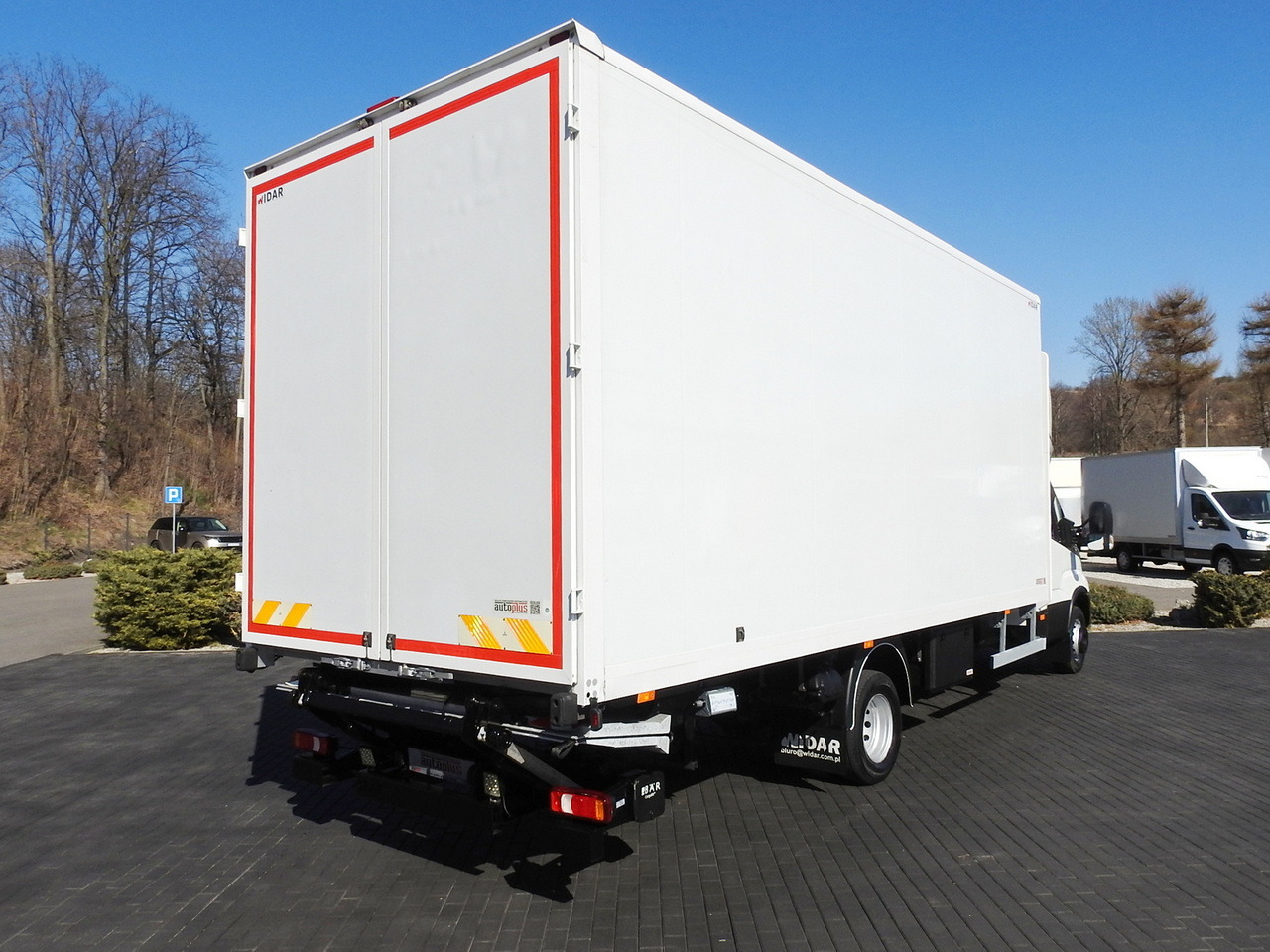 IVECO DAILY 70C18 BOX LIFT 14 PALLETS WEBASTO CRUISE CONTROL NAVIGATION LED LIGHTS TWIN WHEELS AIR CONDITIONING 180HP - Dostavno vozilo hladnjača: slika 3 IVECO DAILY 70C18 BOX LIFT 14 PALLETS WEBASTO CRUISE CONTROL NAVIGATION LED LIGHTS TWIN WHEELS AIR CONDITIONING 180HP - Dostavno vozilo hladnjača: slika 3