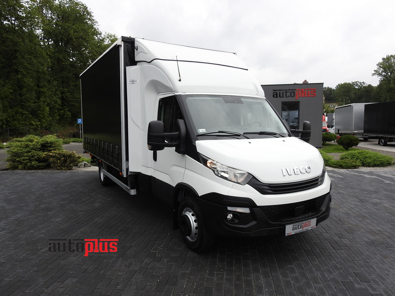 IVECO DAILY 70C18 TARPAULIN LIFT 12 PALLETS WEBASTO CRUISE CONTROL TWIN WHEELS AIR CONDITIONING 180HP - Kamion sa ceradom: slika 1 IVECO DAILY 70C18 TARPAULIN LIFT 12 PALLETS WEBASTO CRUISE CONTROL TWIN WHEELS AIR CONDITIONING 180HP - Kamion sa ceradom: slika 1