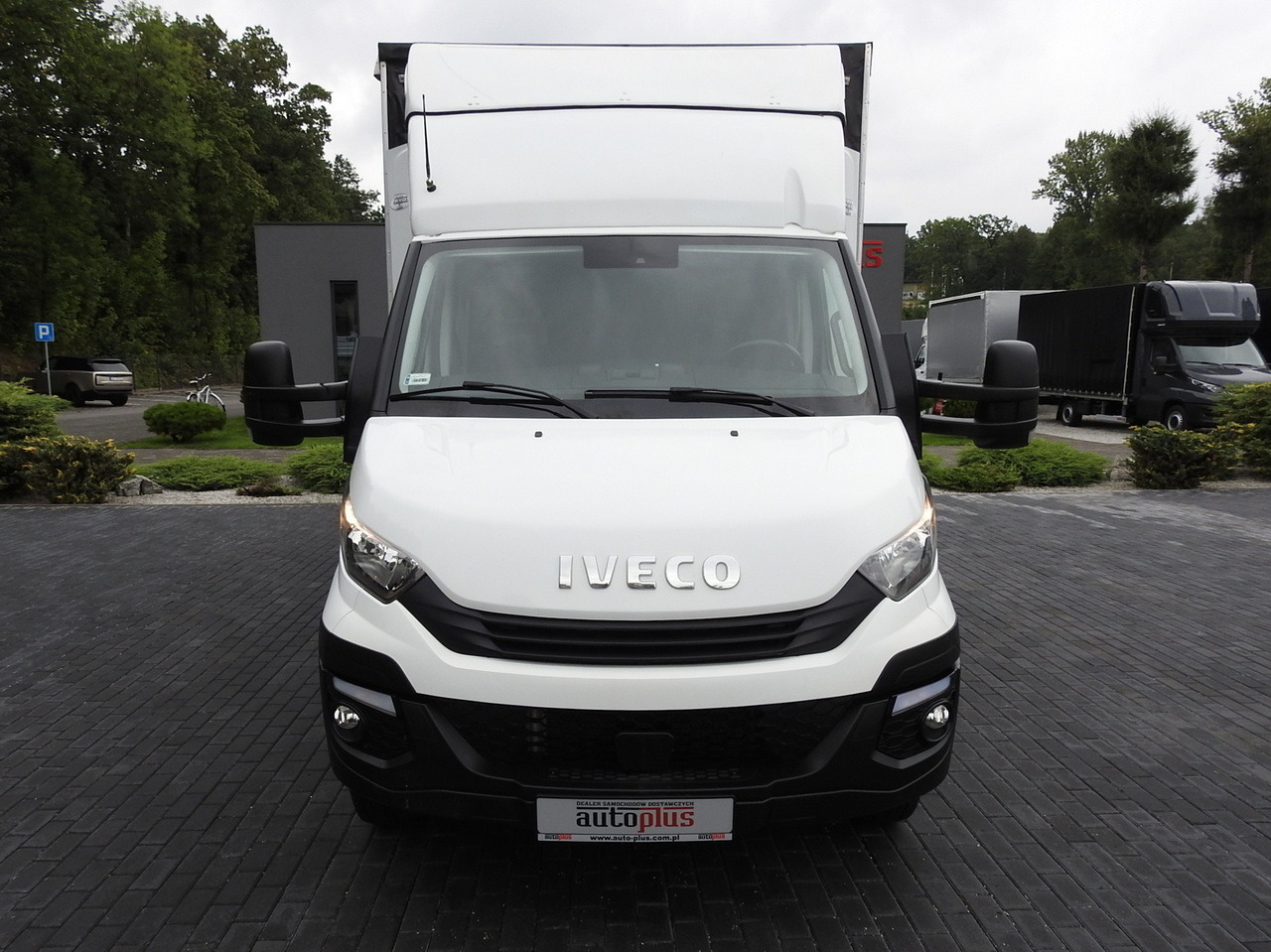 IVECO DAILY 70C18 TARPAULIN LIFT 12 PALLETS WEBASTO CRUISE CONTROL TWIN WHEELS AIR CONDITIONING 180HP - Kamion sa ceradom: slika 5 IVECO DAILY 70C18 TARPAULIN LIFT 12 PALLETS WEBASTO CRUISE CONTROL TWIN WHEELS AIR CONDITIONING 180HP - Kamion sa ceradom: slika 5