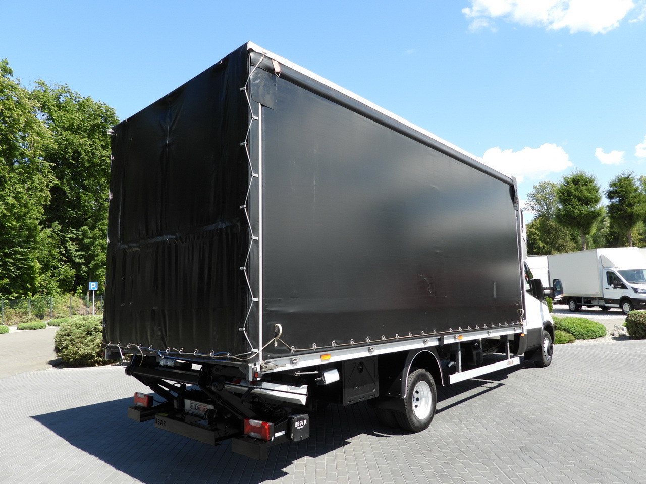 IVECO DAILY 70C18 TARPAULIN LIFT 14 PALLETS WEBASTO CRUISE CONTROL LED LIGHTS TWIN WHEELS AIR CONDITIONING 180HP - Dostavno vozilo sa ceradom: slika 3 IVECO DAILY 70C18 TARPAULIN LIFT 14 PALLETS WEBASTO CRUISE CONTROL LED LIGHTS TWIN WHEELS AIR CONDITIONING 180HP - Dostavno vozilo sa ceradom: slika 3