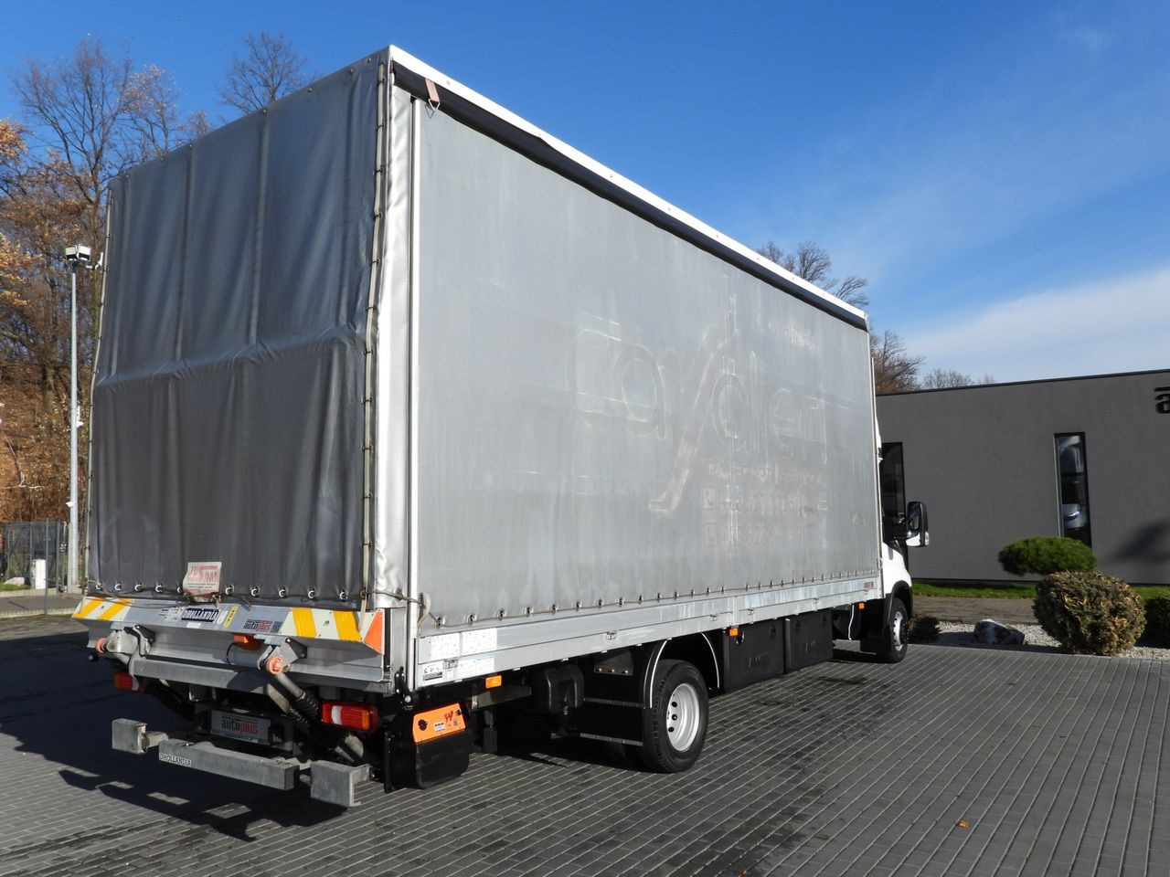 IVECO DAILY 70C18 TARPAULIN LIFT 16 PALLETS WEBASTO CRUISE CONTROL NAVIGATION LED LIGHTS PNEUMATICS AUTOMATIC TRANSMISSION HI-MATIC TWIN WHEELS AIR CONDITIONING 180HP - Dostavno vozilo sa ceradom: slika 3 IVECO DAILY 70C18 TARPAULIN LIFT 16 PALLETS WEBASTO CRUISE CONTROL NAVIGATION LED LIGHTS PNEUMATICS AUTOMATIC TRANSMISSION HI-MATIC TWIN WHEELS AIR CONDITIONING 180HP - Dostavno vozilo sa ceradom: slika 3