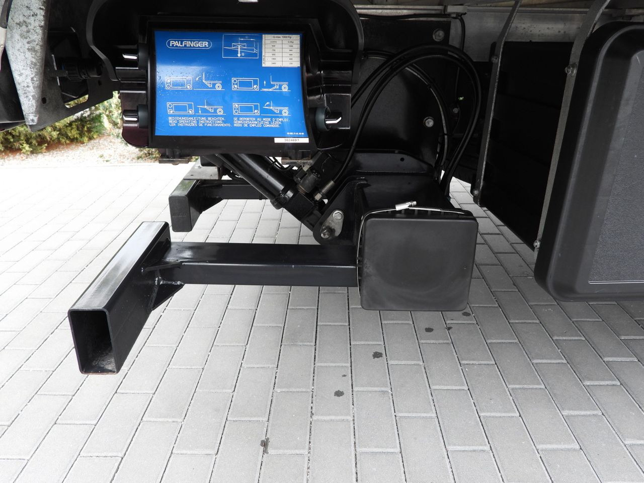 Kamion sa ceradom IVECO DAILY 72C18 TARPAULIN LIFT 14 PALLETS WEBASTO CRUISE CONTROL LED LIGHTS TWIN WHEELS AIR CONDITIONING  180HP: slika 28