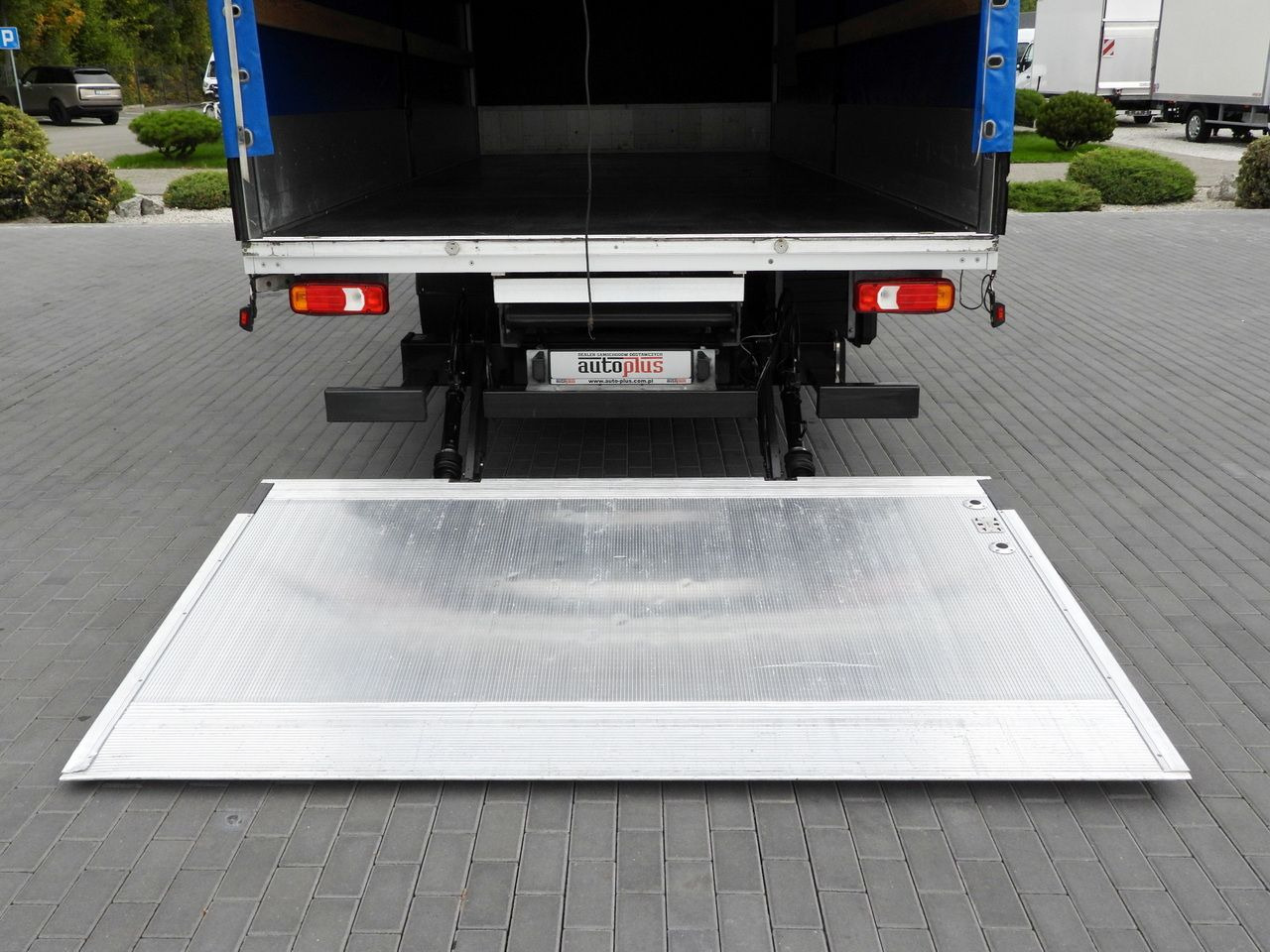 Kamion sa ceradom IVECO DAILY 72C18 TARPAULIN LIFT 14 PALLETS WEBASTO CRUISE CONTROL LED LIGHTS TWIN WHEELS AIR CONDITIONING  180HP: slika 27