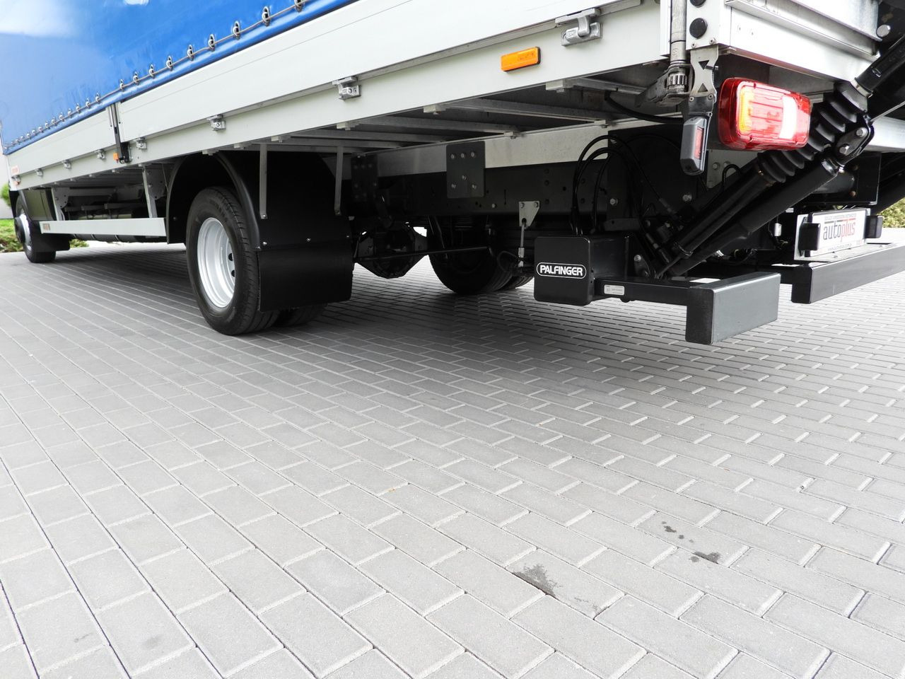 Kamion sa ceradom IVECO DAILY 72C18 TARPAULIN LIFT 14 PALLETS WEBASTO CRUISE CONTROL LED LIGHTS TWIN WHEELS AIR CONDITIONING  180HP: slika 17
